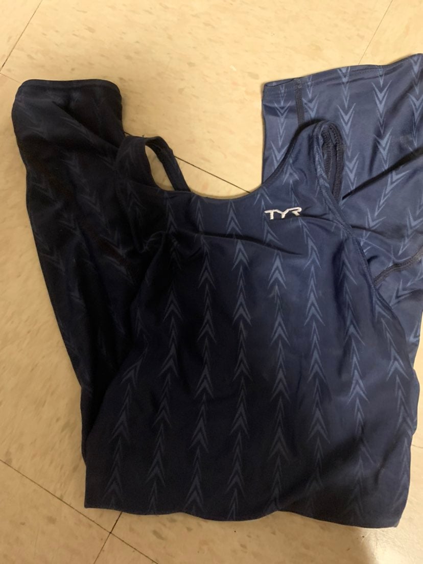 TYR Size 30 TECH SUIT - new Kneeskin
