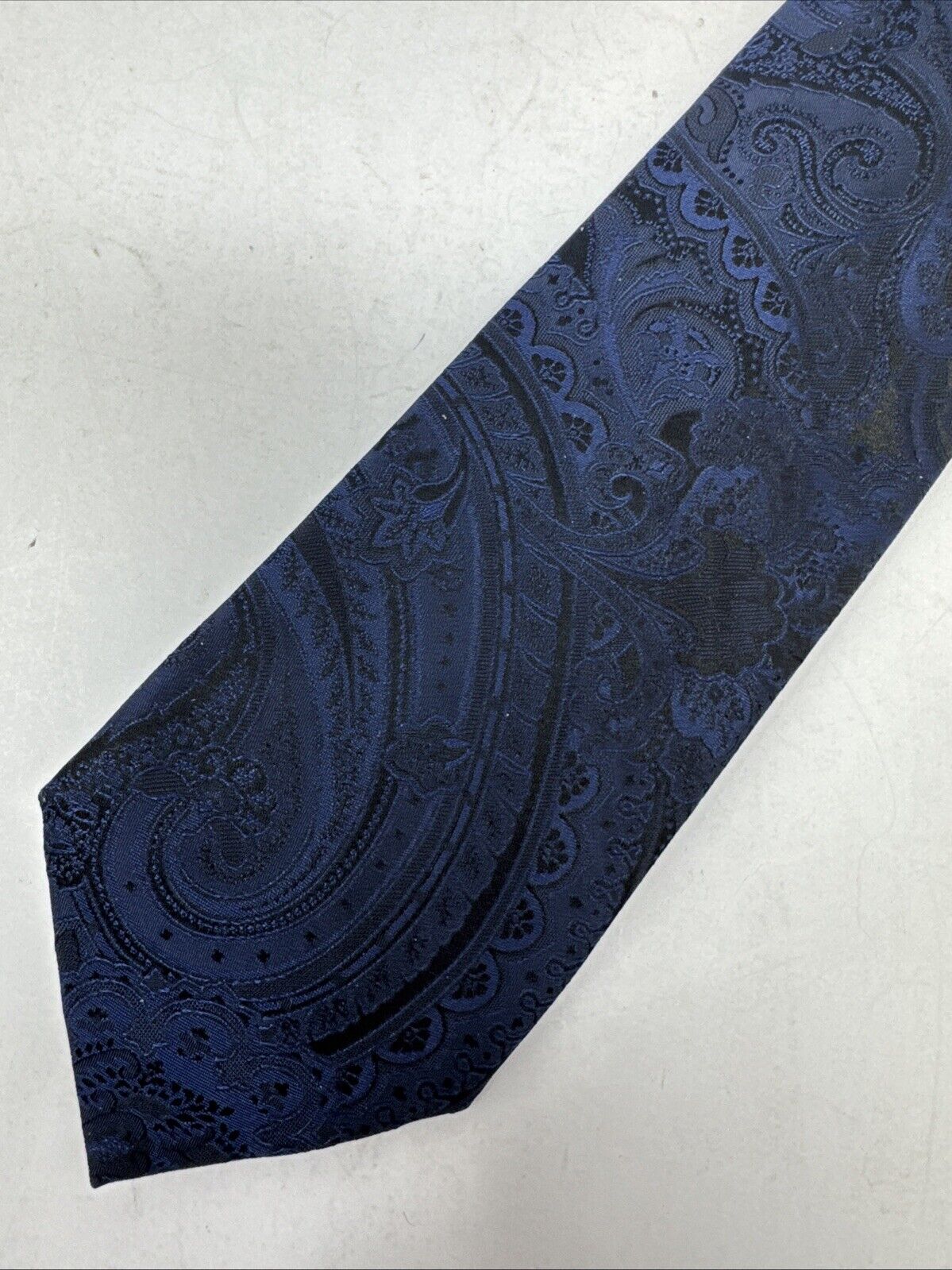 HUGO BOSS Classic 100% Silk Beautiful Dark Blue Paisley Neck Tie Made In Italy
