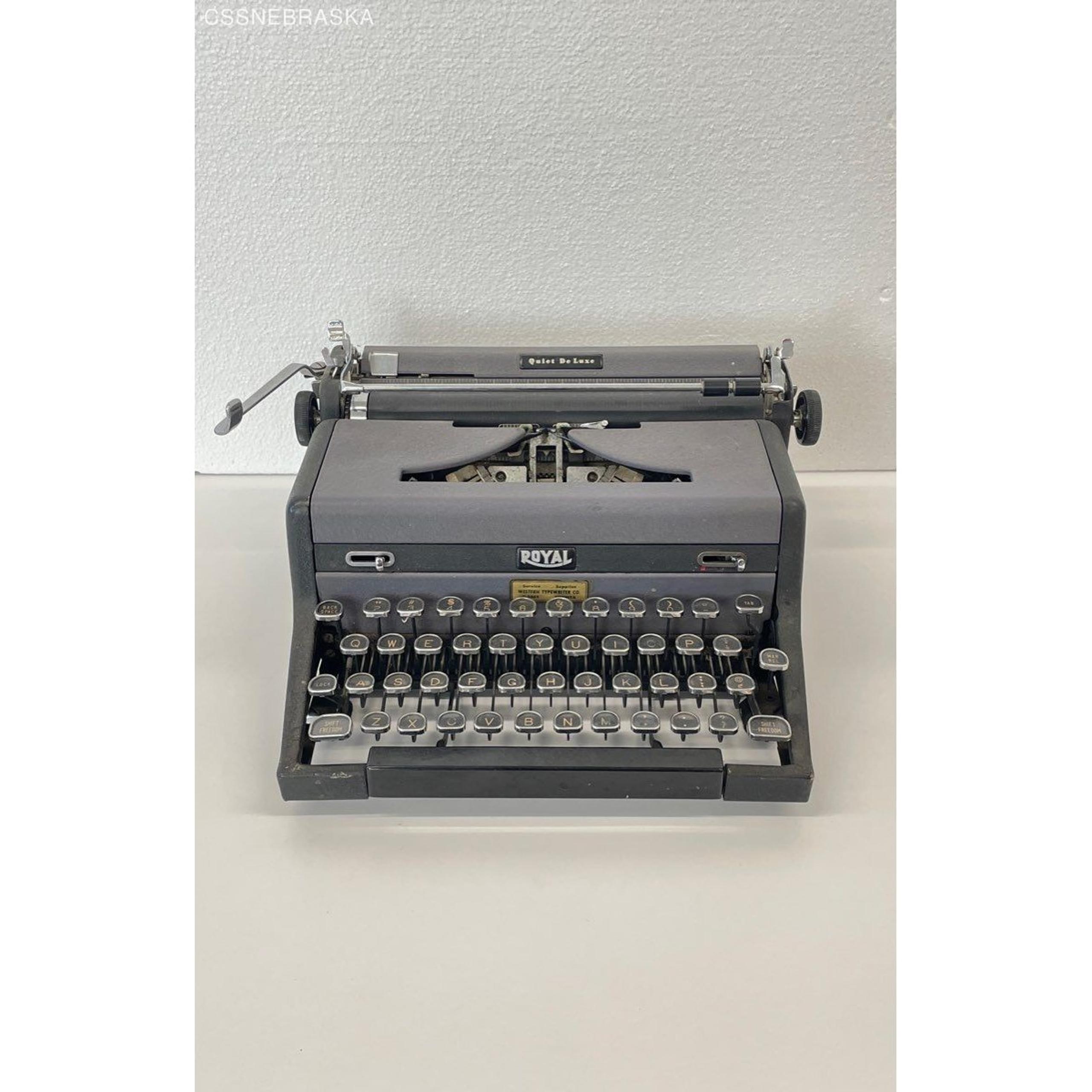 Royal Gray 1940's Quiet De Luxe Serviced Vintage Portable Typewriter