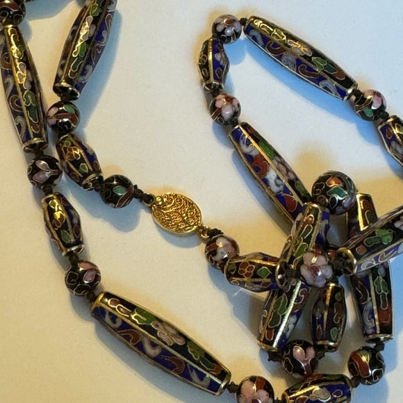 Vintage Chinese Export Cloisonné Elongated Bead Ornate Clasp Knotted Necklace