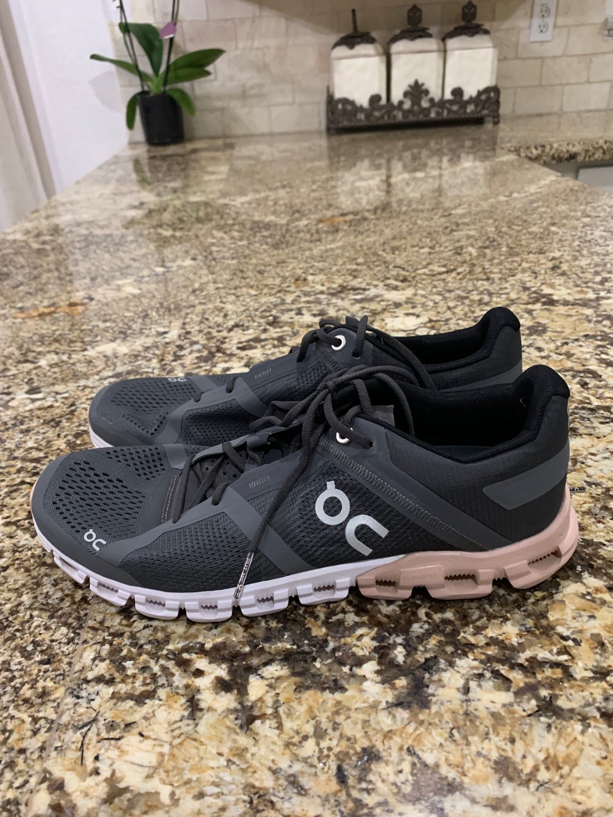 On Cloudflow Running Shoe Size 8.5 W