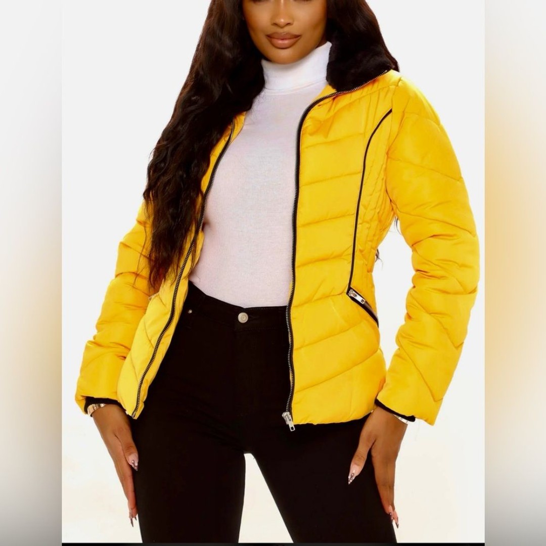 Hot Kiss Women’s Yellow Quilted Puffer Jacket with Faux Fur Collar Size Large