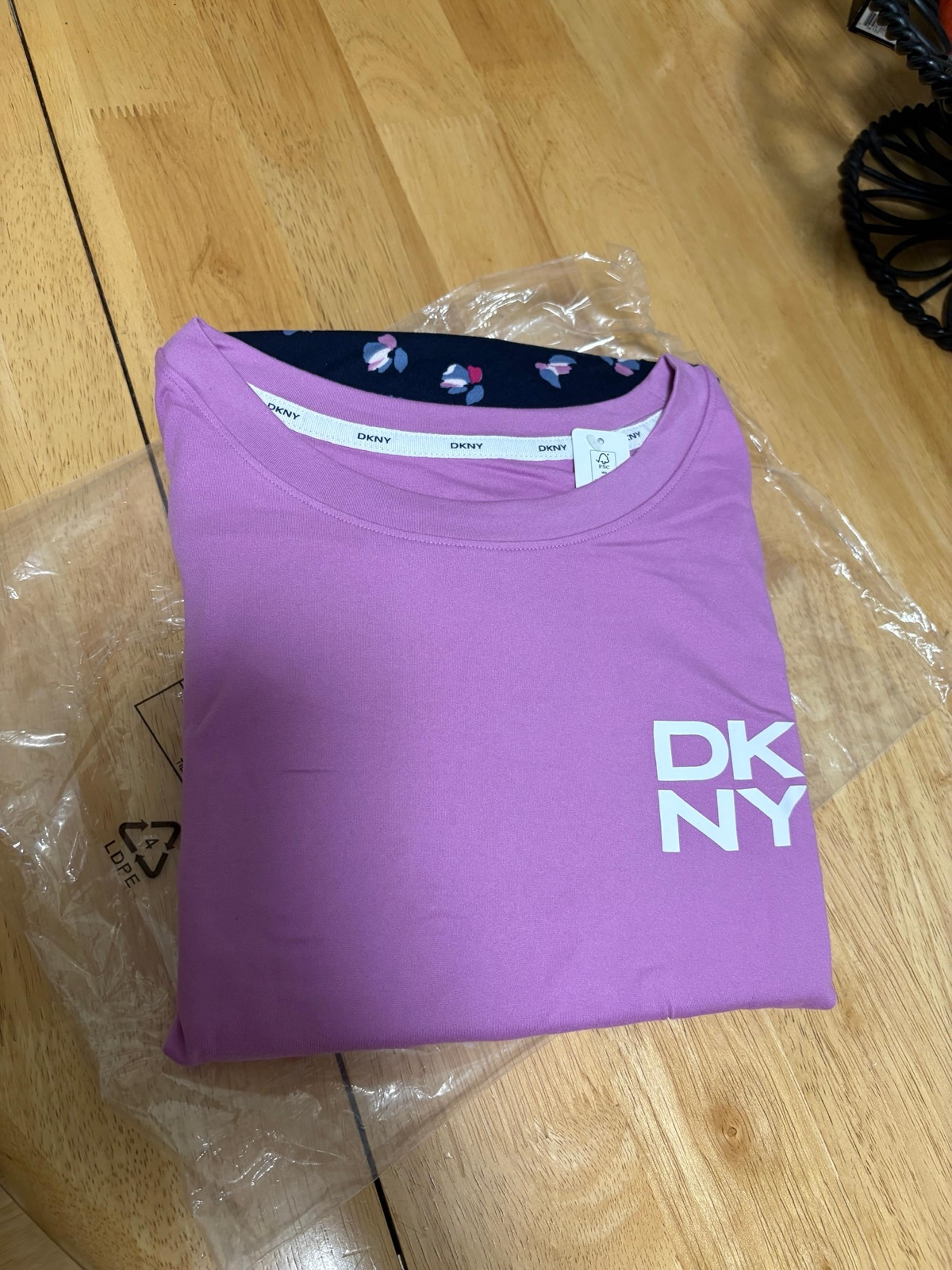 DKNY Women’s 2 Piece Pajama Set Short Sleeve/Capri ~ Size XS ~ BNWT NEW