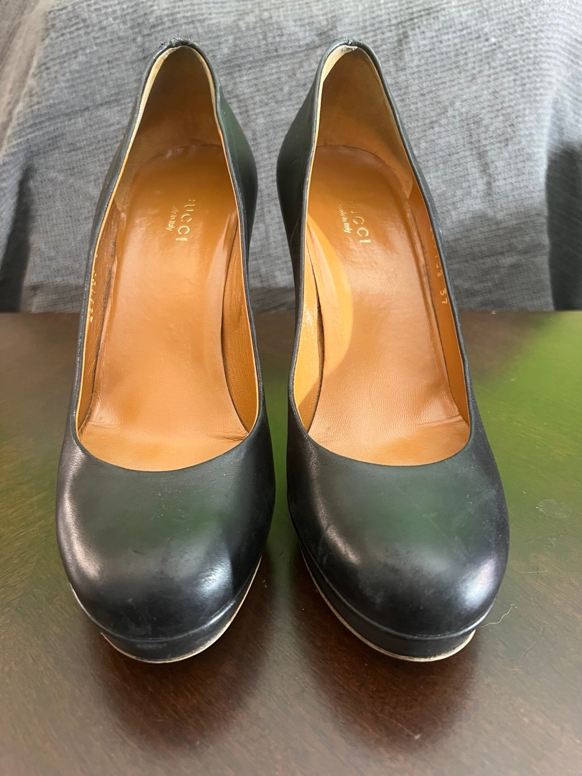 Gucci Betty Black Leather Platform Pumps Heels 37