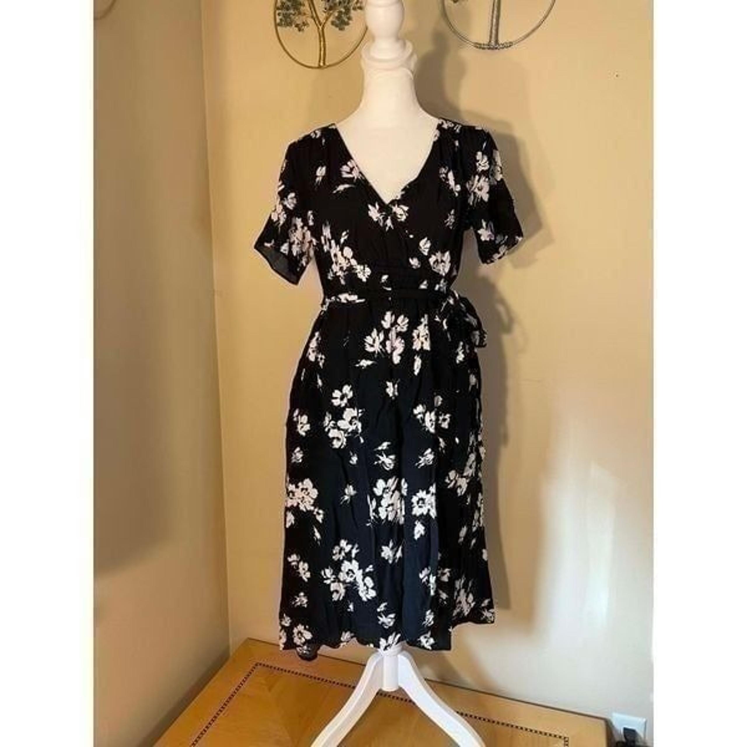 Gap Maternity Black White Floral Faux Wrap Belted Dress XS