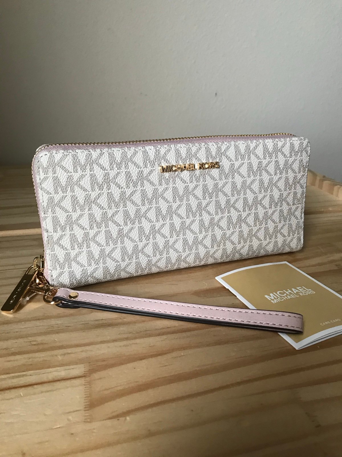 Michael Kors Jet set travel large large travel continental wallet