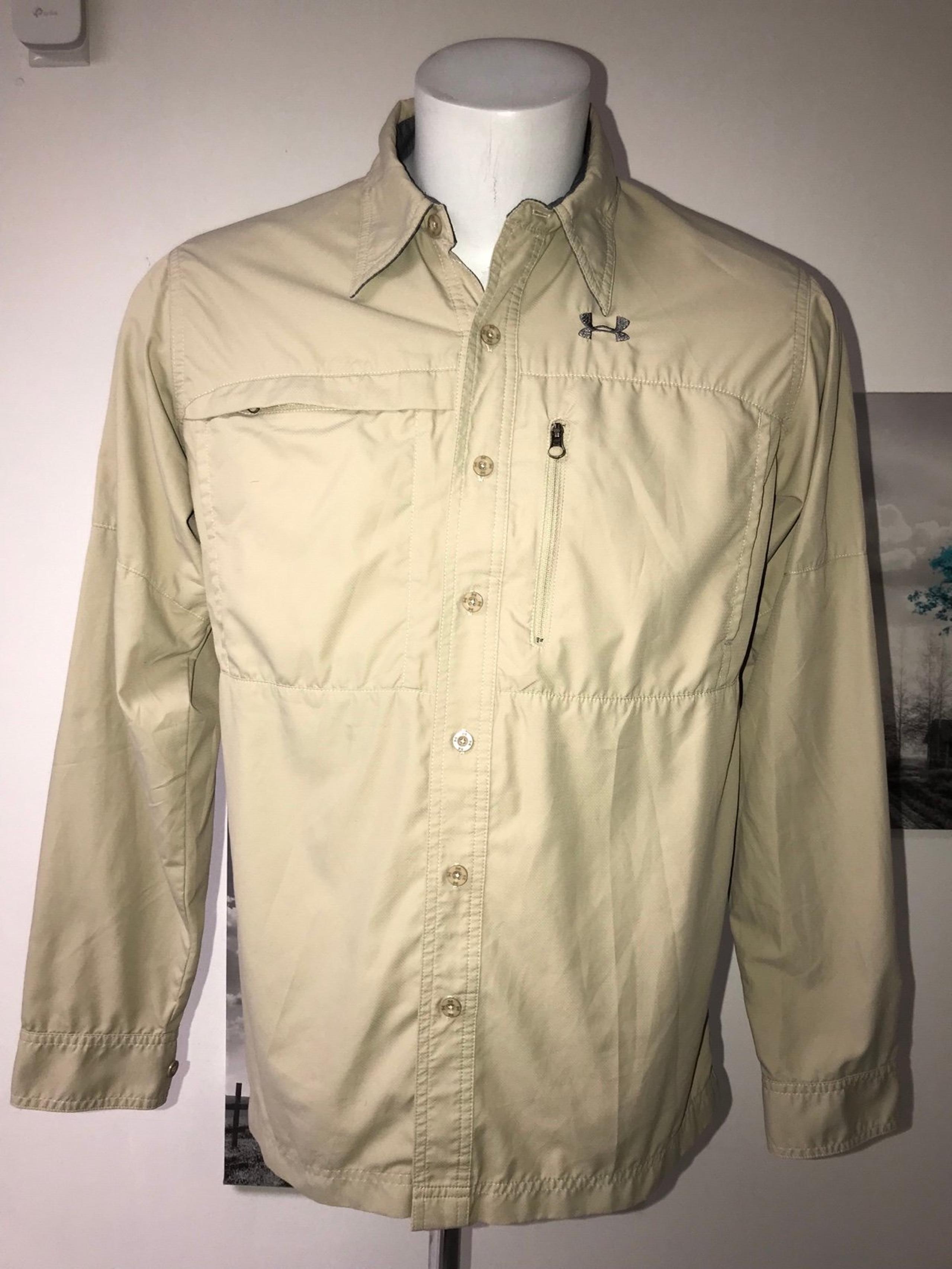 Under armour all season gear mens button up shirt size small great condition