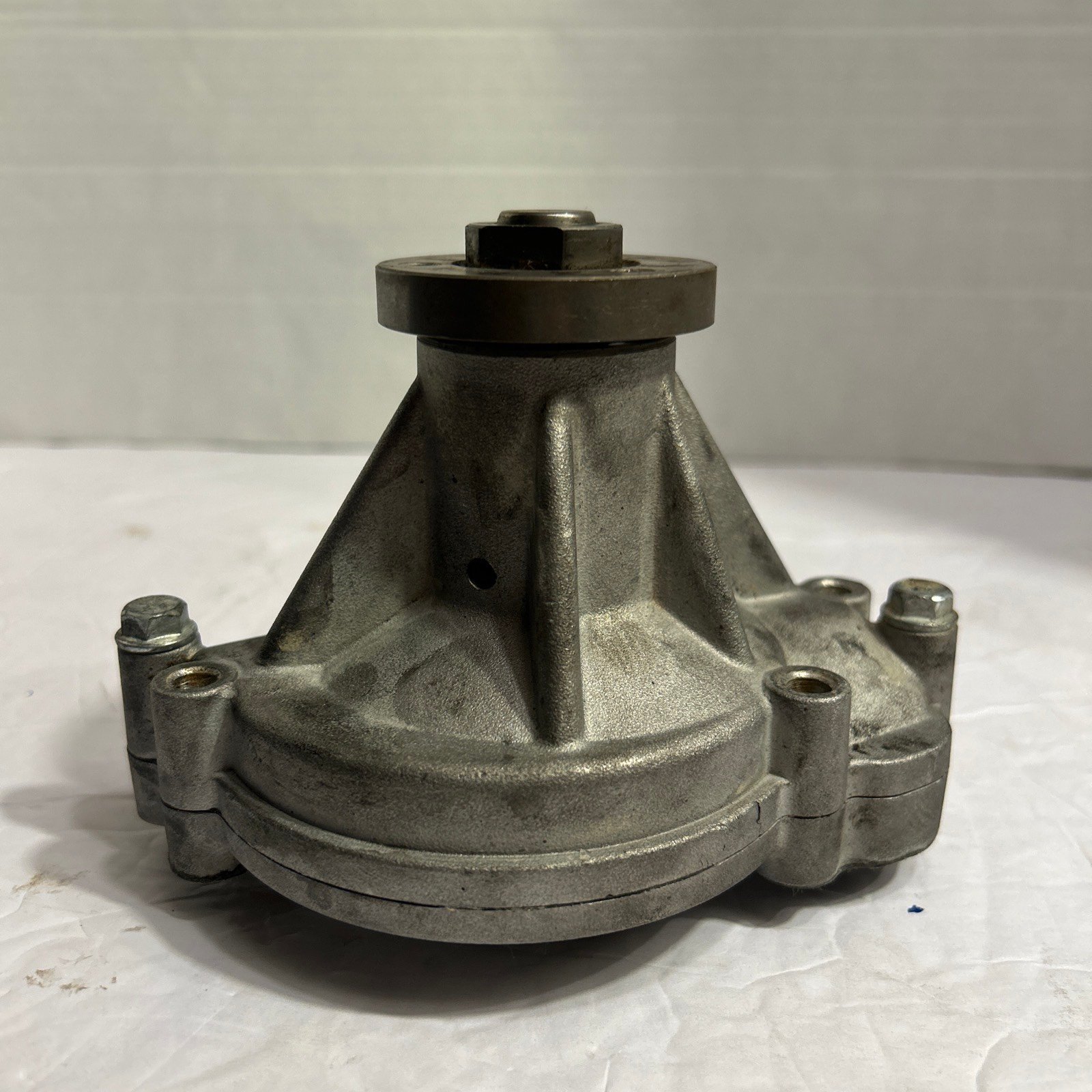 Water Pump For 2000-2006 LincolnLS 2005-2009 Land Rover LR3 Mechanical