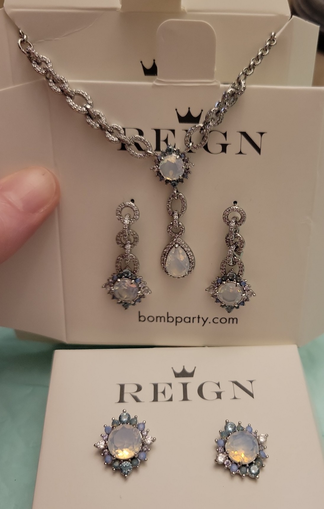 Bomb Party Reign White Opal Set Silver Plating, Necklace & 2 Earrings