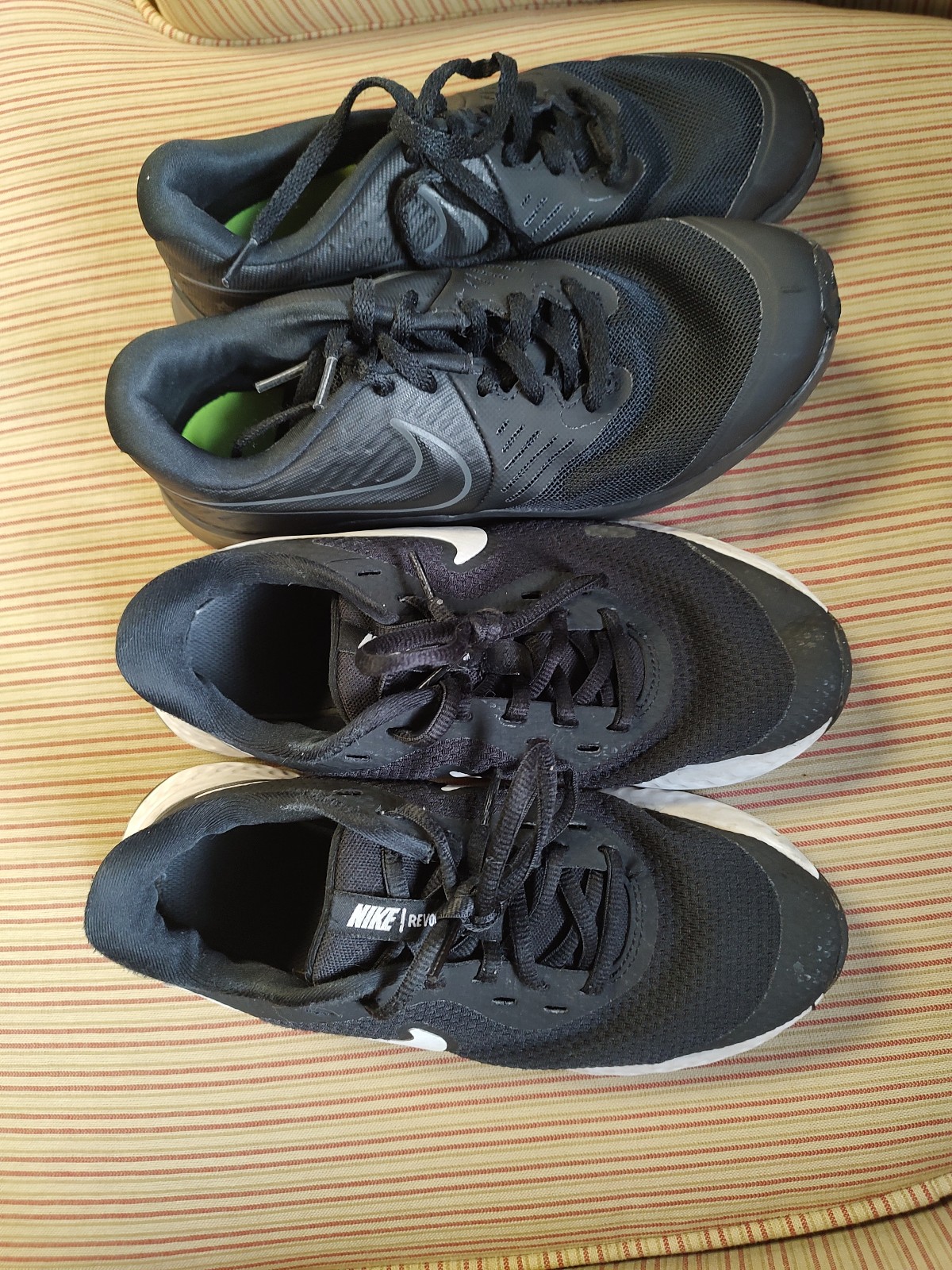 2 Pair Boys Nike Tennis Shoes Bundle EUC 4Y & 4.5Y
