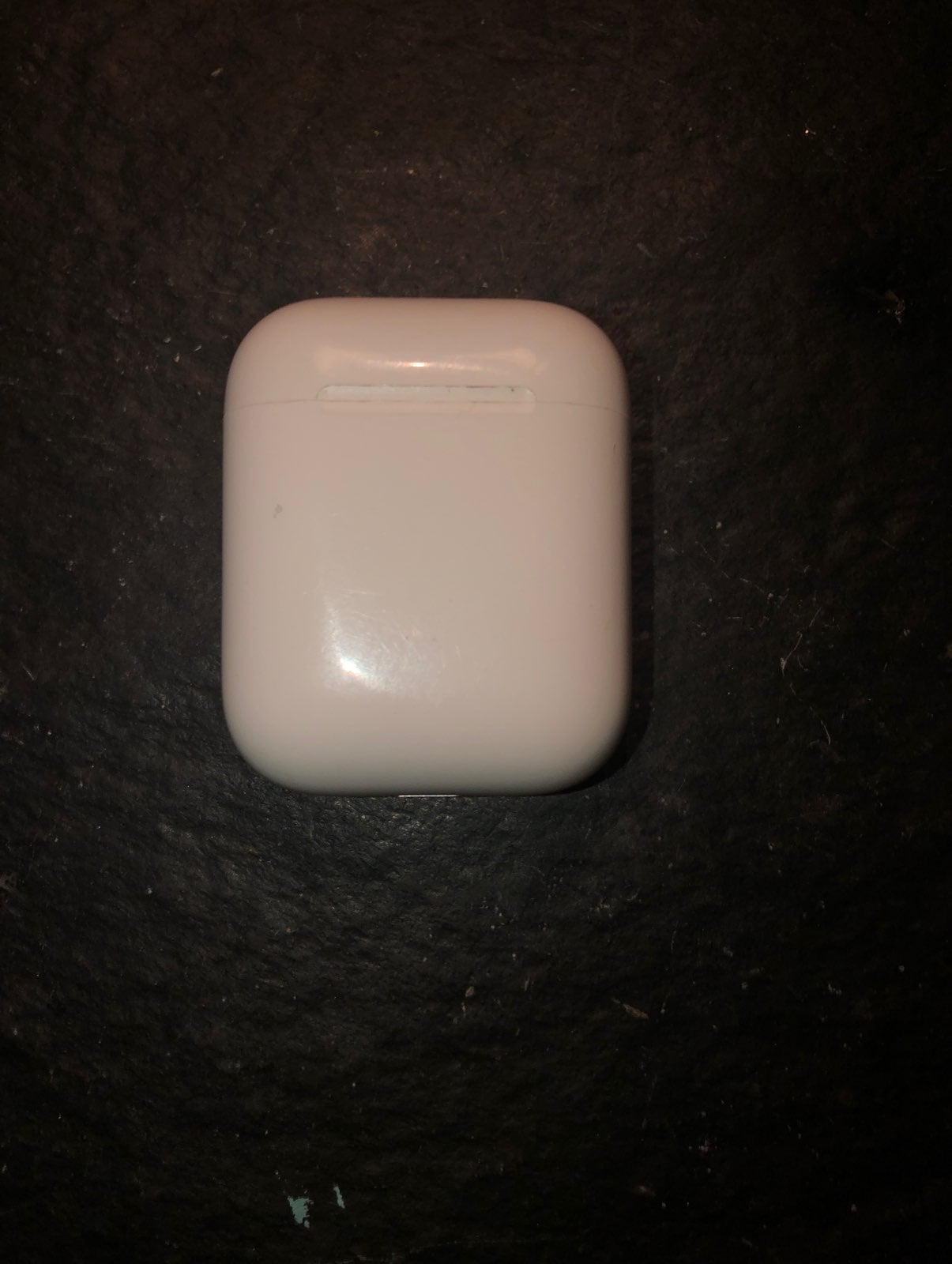 Apple AirPods charging case