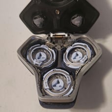 Philips Norelco Shaver 7800, Rechargeable Wet & Dry Electric Shaver with SenseIQ