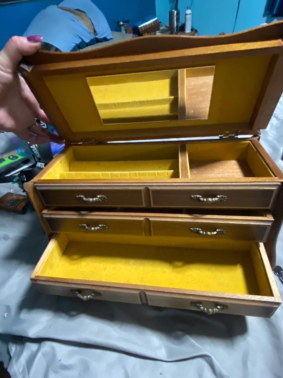 Vintage musical jewelry box