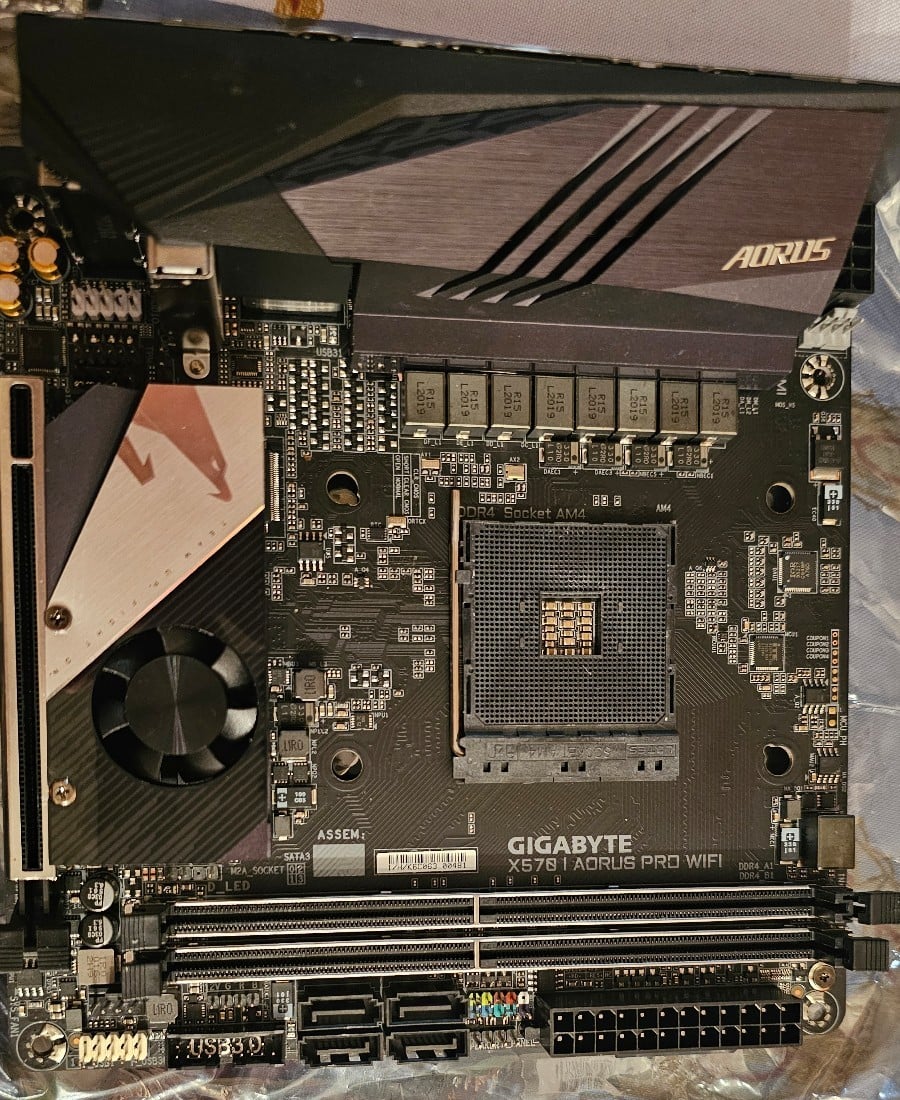 GIGABYTE X570 I AORUS Pro Wi-Fi