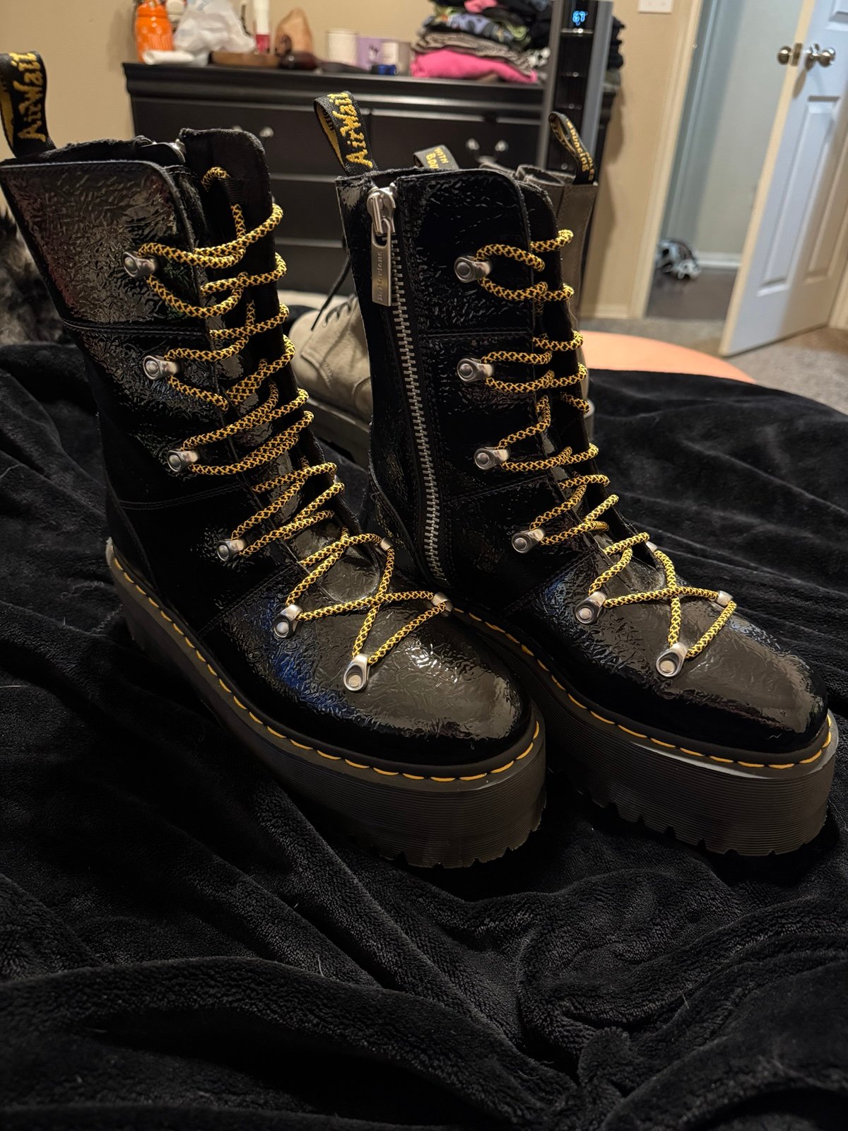 DR.MARTENS MAX PLATFORM BOOTS