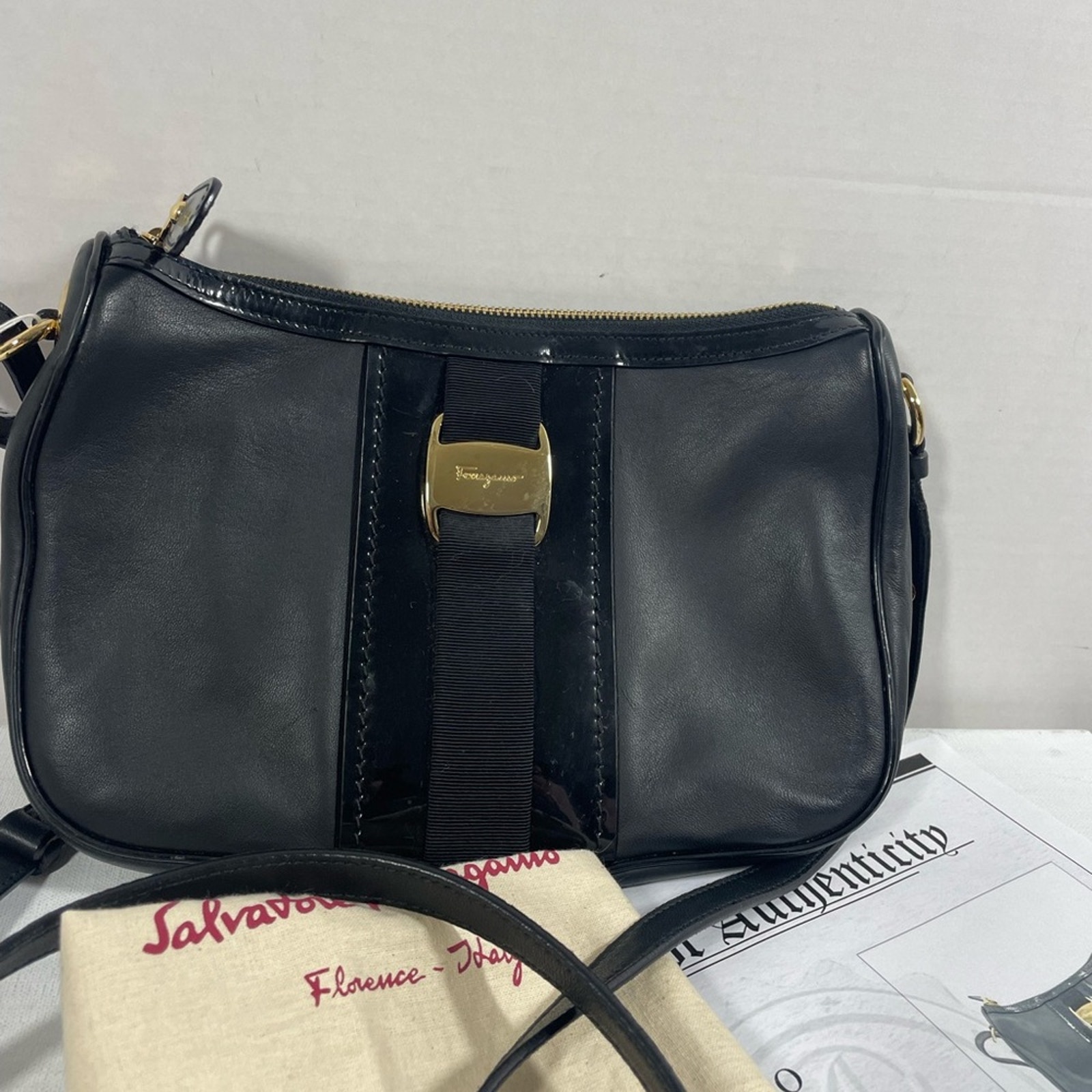 Authentic SALVATORE FERRAGAMO black leather VARA shoulder crossbody bag w cert