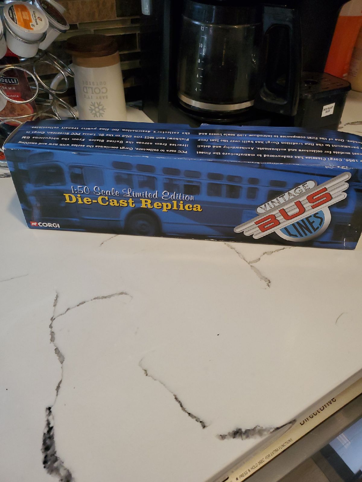 Die-Cast Replica vintage Bus