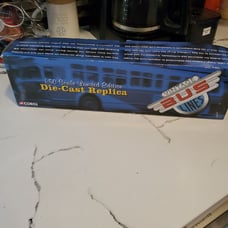Die-Cast Replica vintage Bus