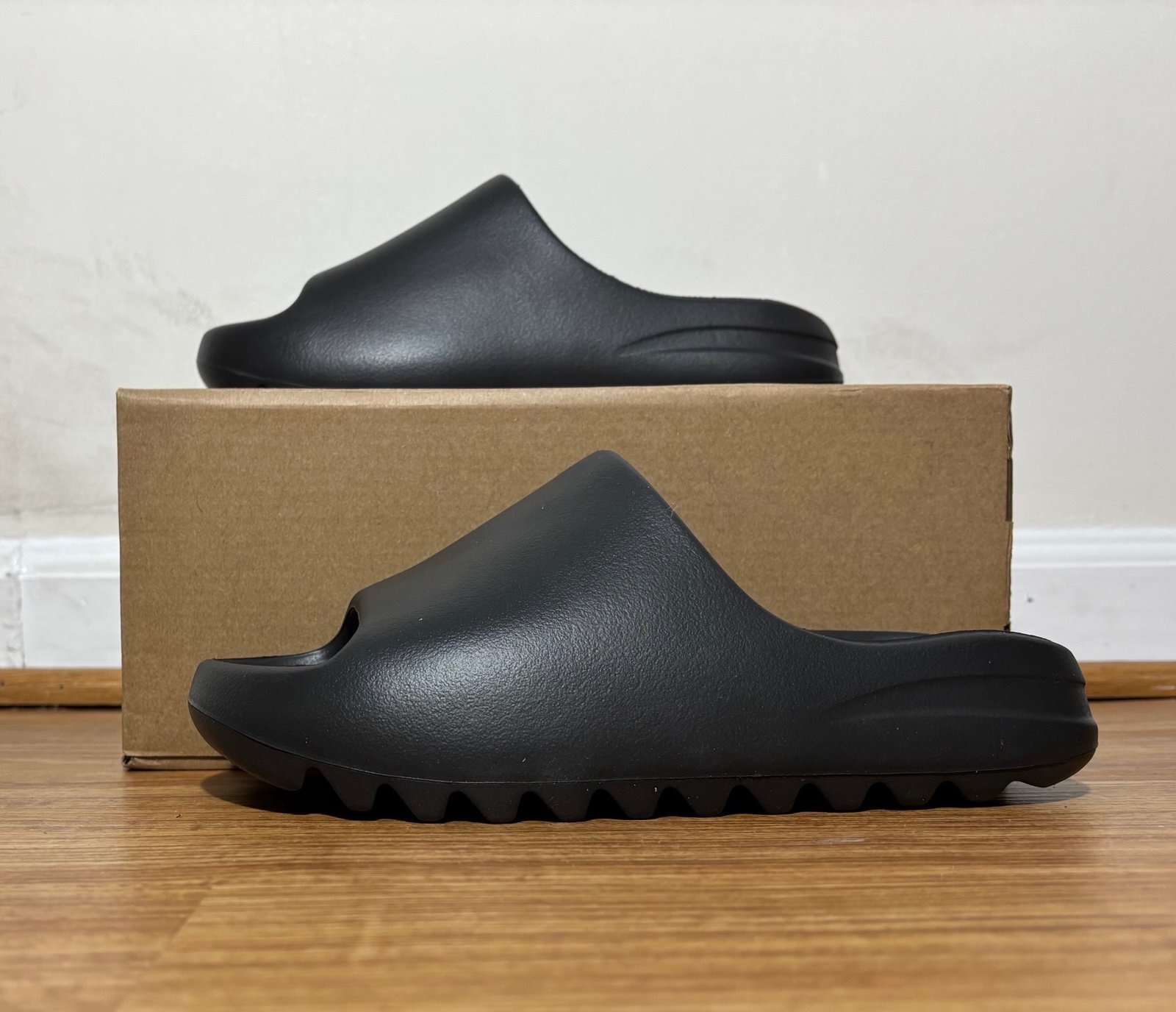 Adidas Yeezy Slide Onyx ( HQ6448 ) - Men's Size 8 BRAND NEW