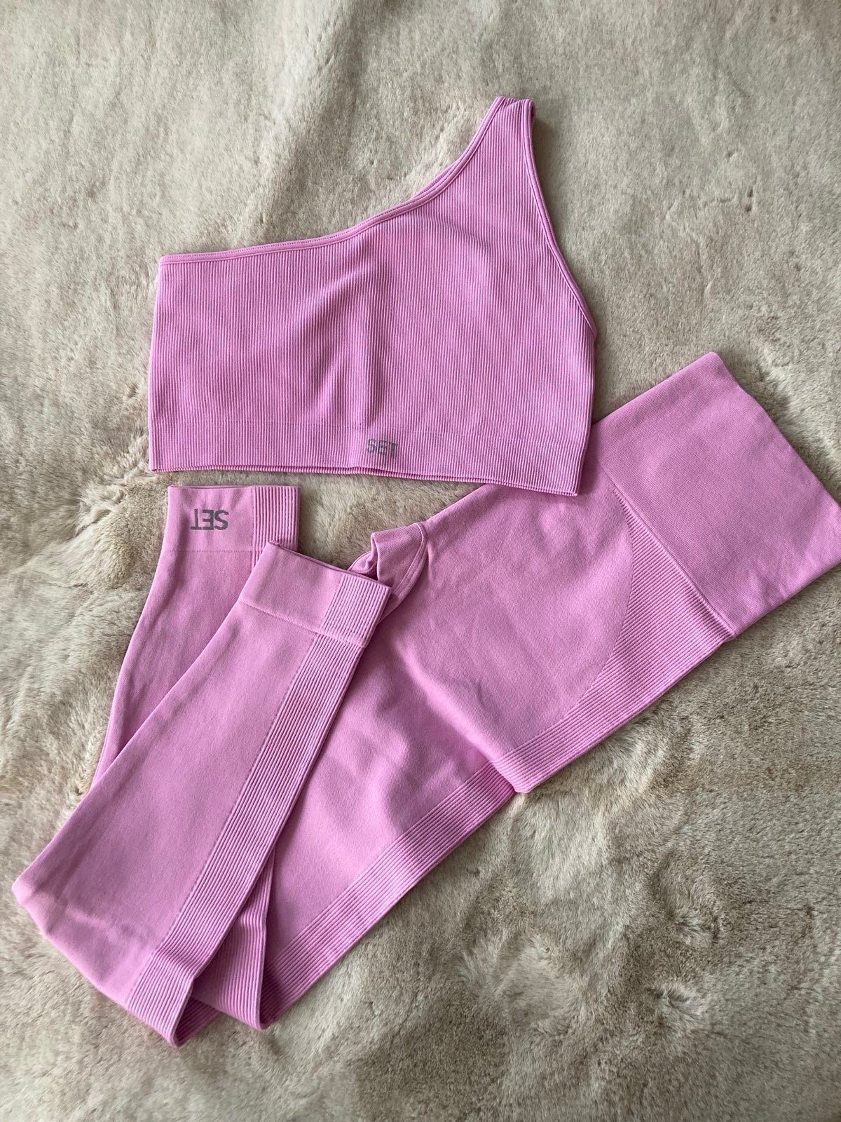 Set active pink leggings and matching one shoulder bra