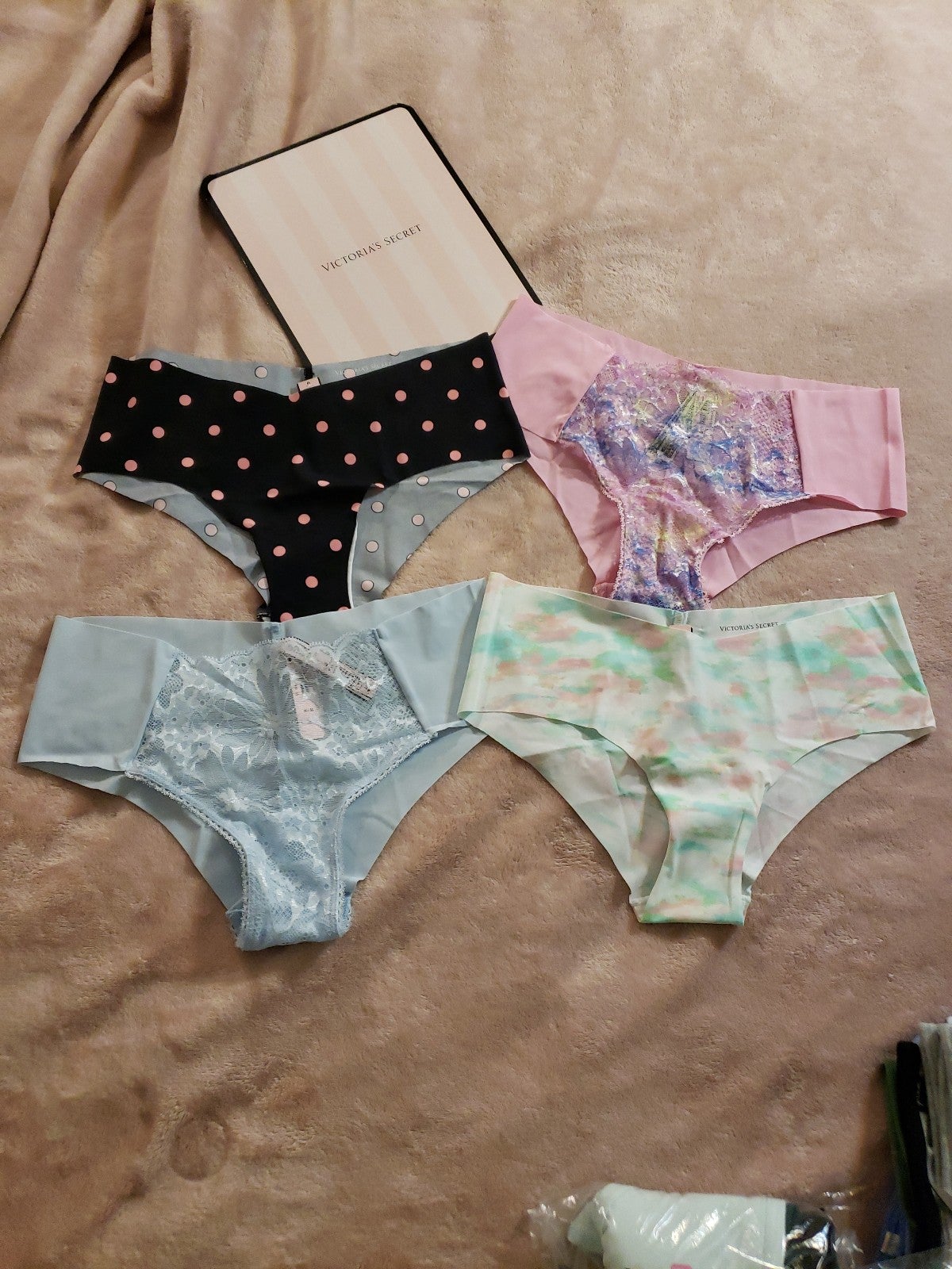 Victorias Secret No Show Cheeky pantie sz-M