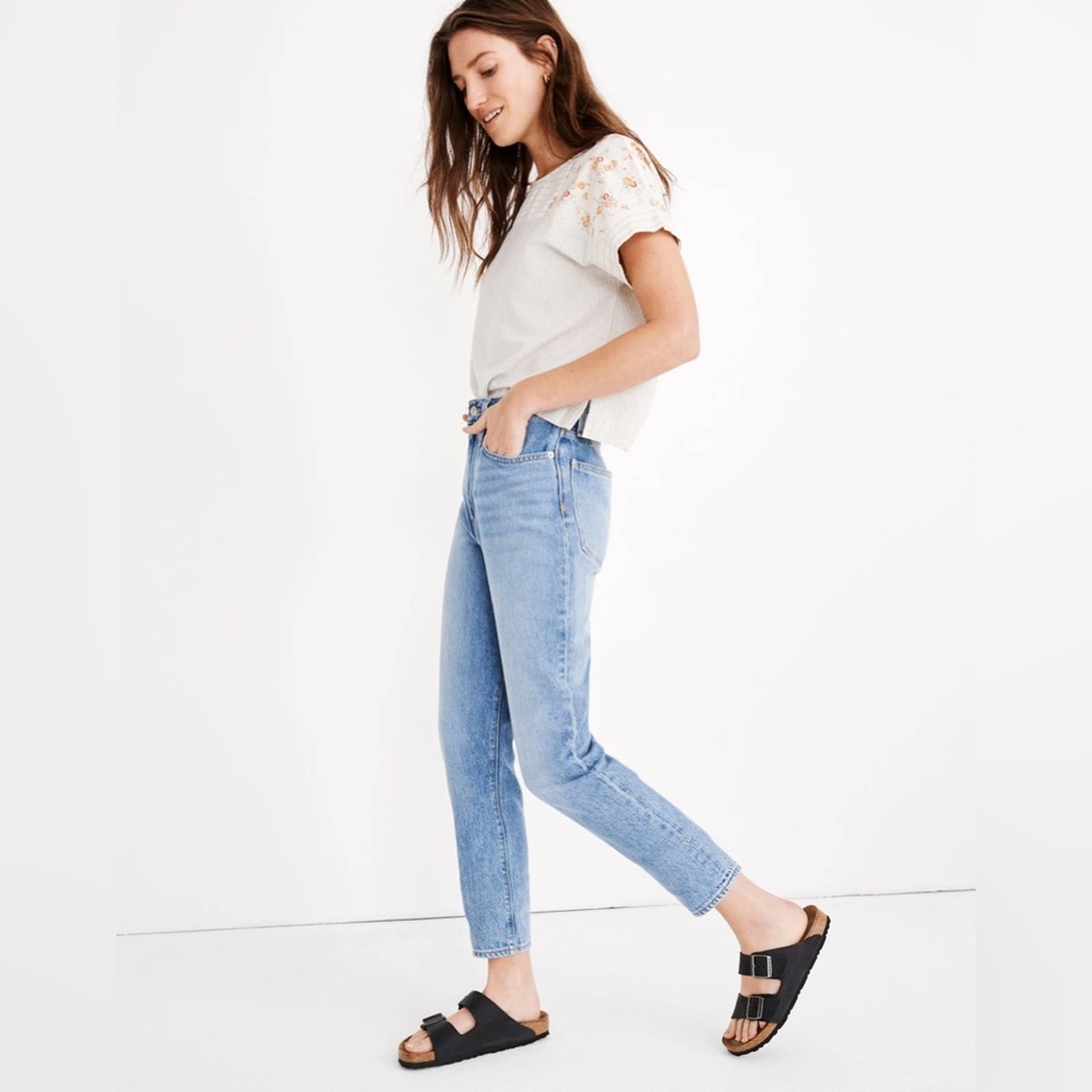 Madewell The Mom Jean in Melva Wash.