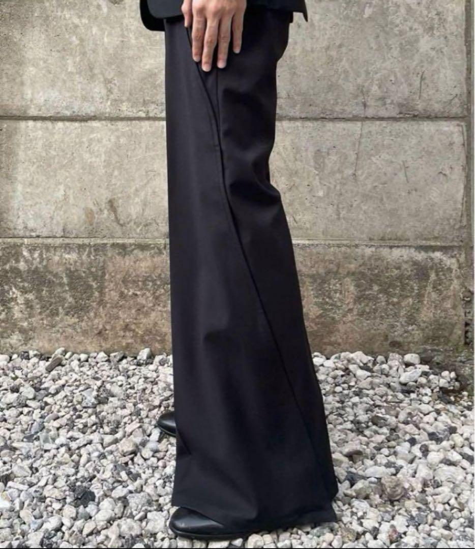 New] GOAT ESSENCE Tuck Flare Pants, size 2
