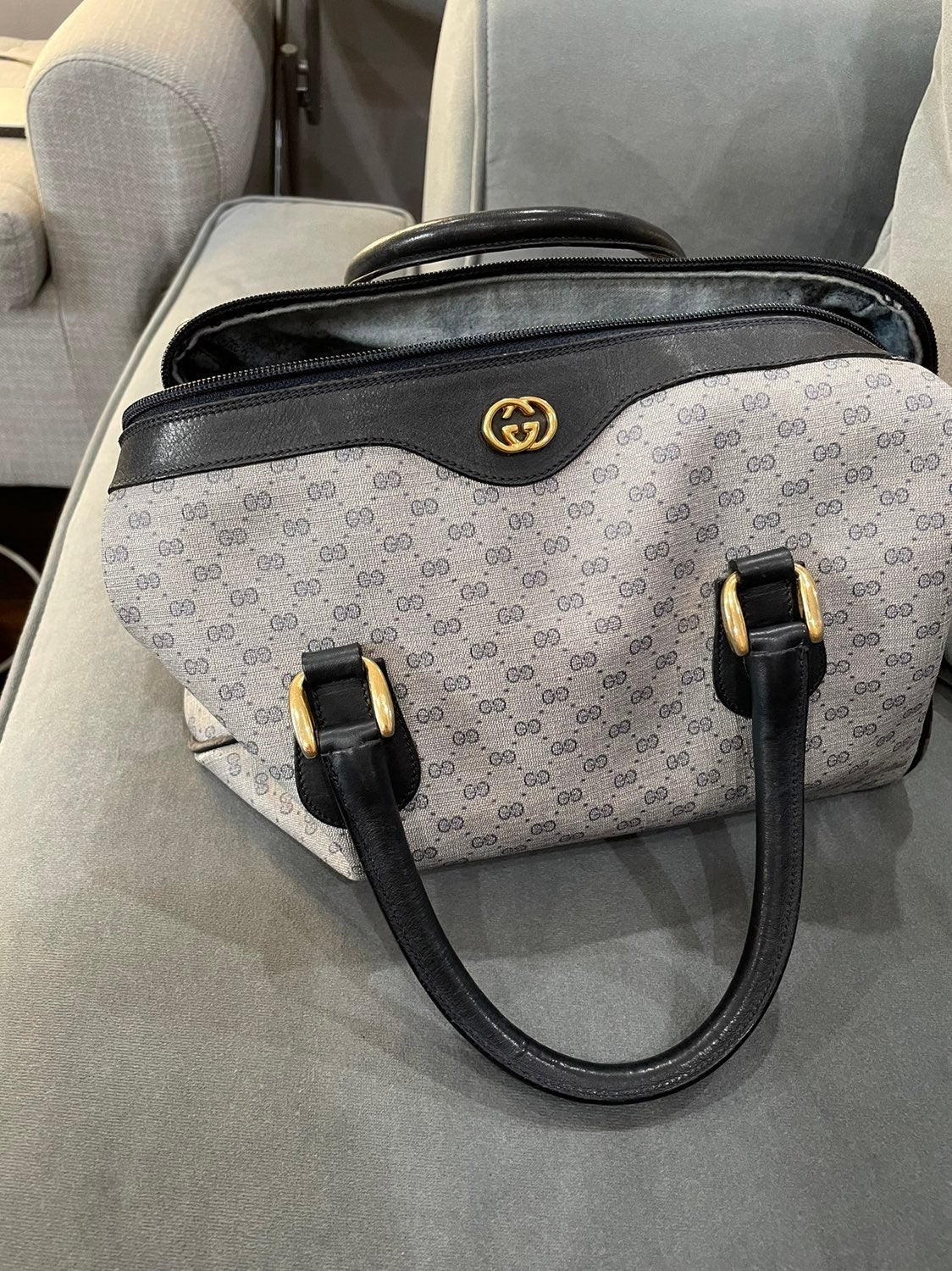 womens Gucci purse