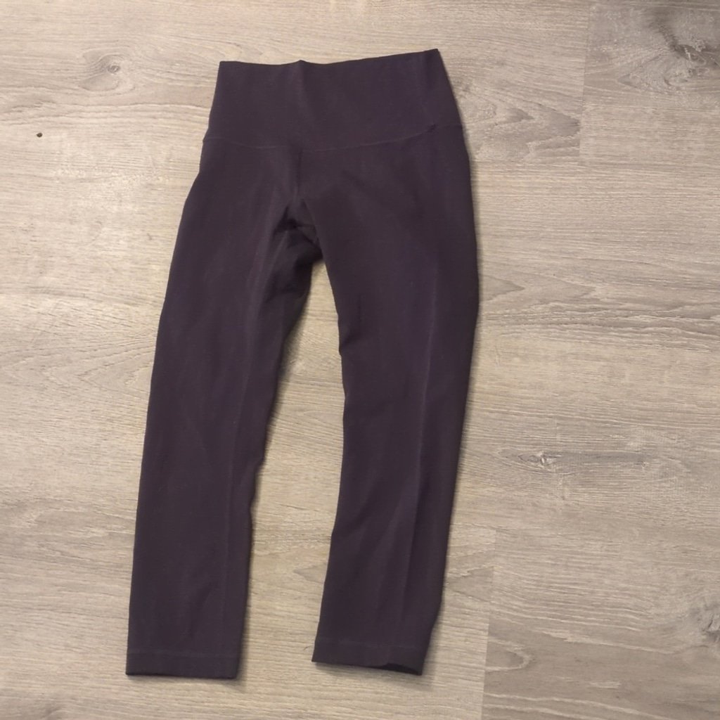 Lululemon Wunder Under Crop (Hi-Rise) (Full-On Luxtreme 21 ) size 4