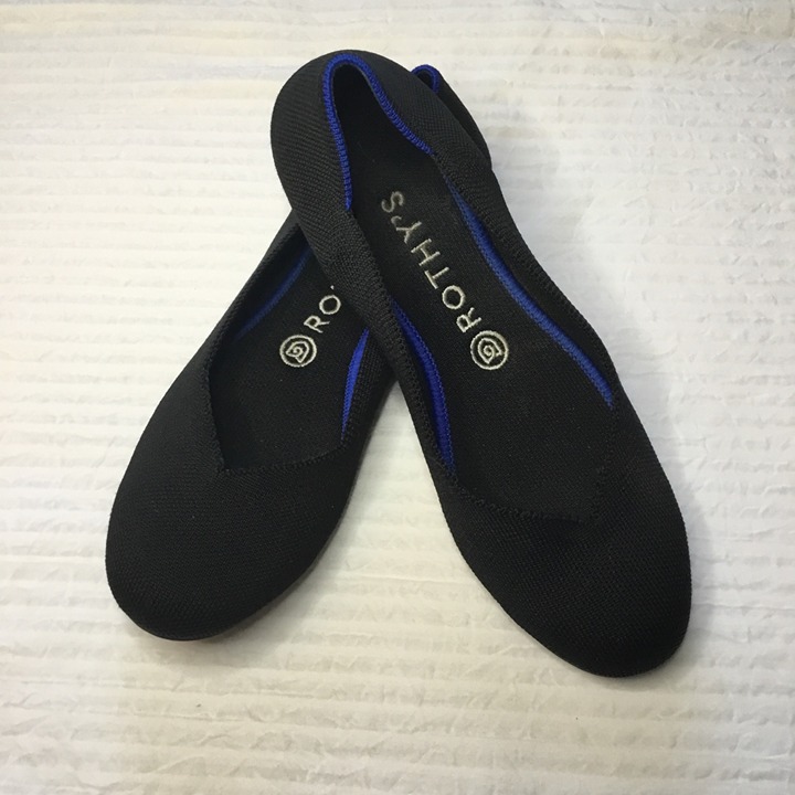 Black Rothy's Round Toe Flat Ladies Size 8.5 Gently Worn