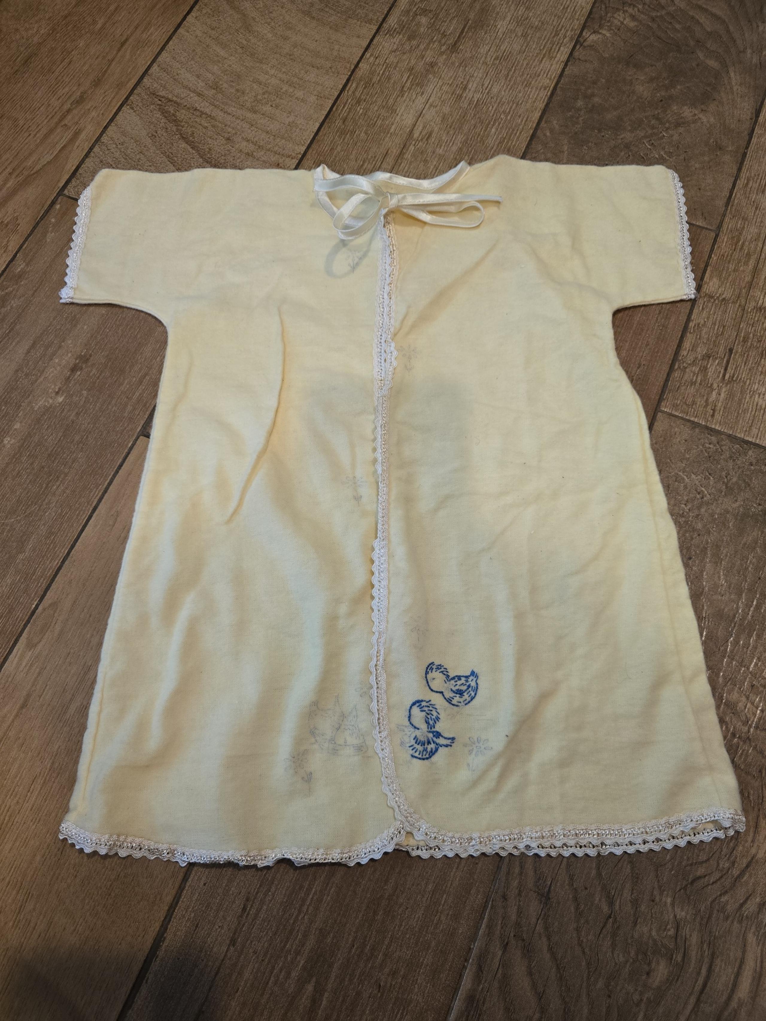 Vintage Embroidered Baby Bird Giwn 0-3 months