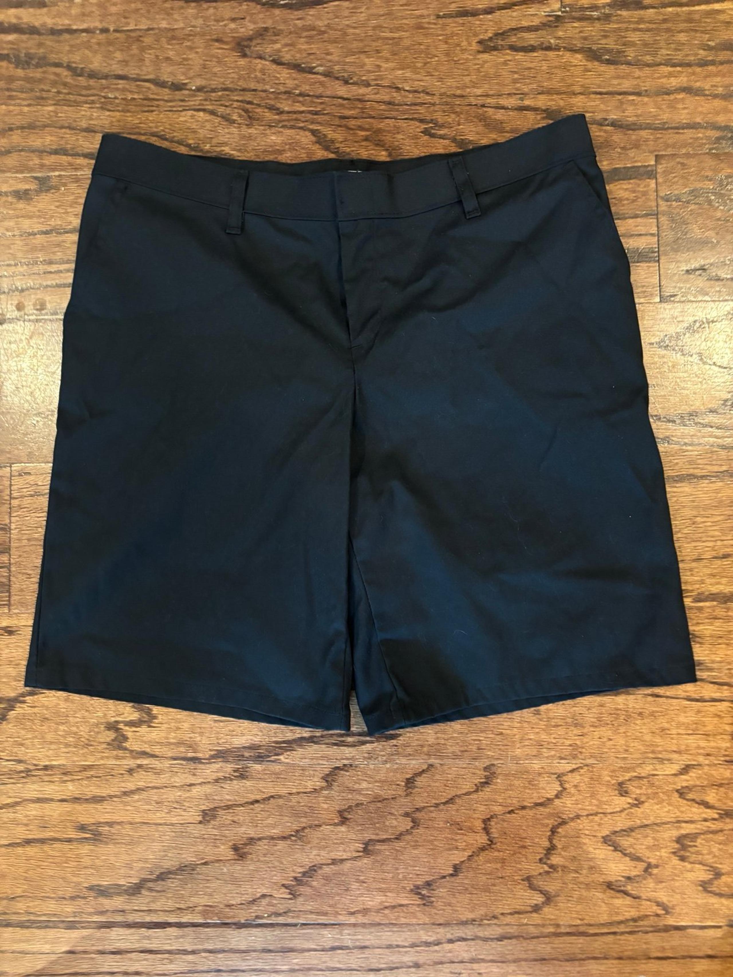 Dickies women’s shorts NWOT