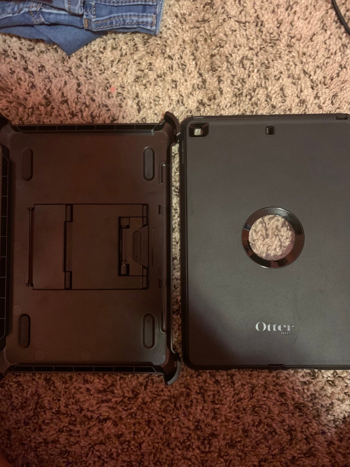 Ipad 8th gen Otterbox defender Series