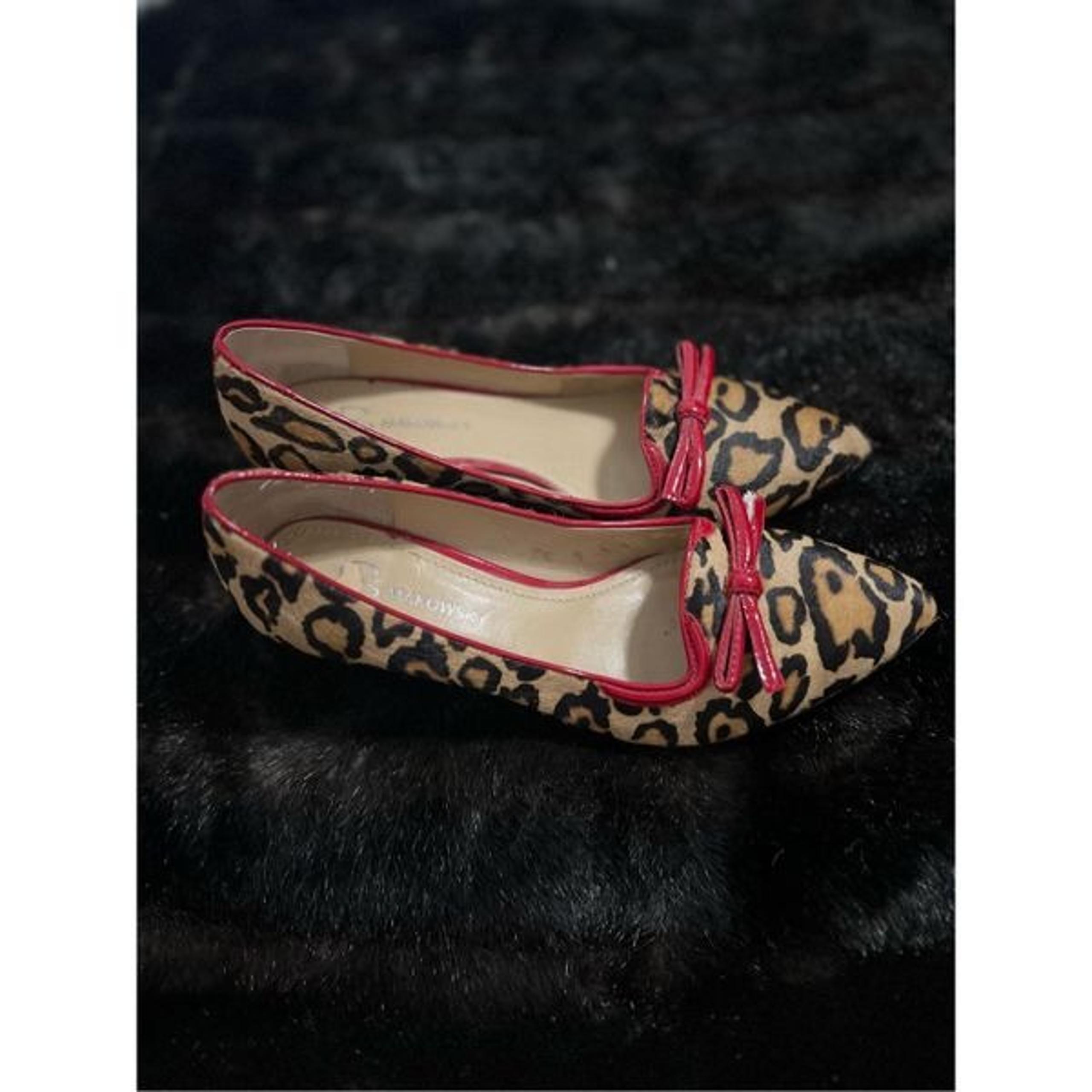 B Makowsky Calf Hair Leopard, Red Patent Leather Lining, Kitten Heels, Sz 8 8m