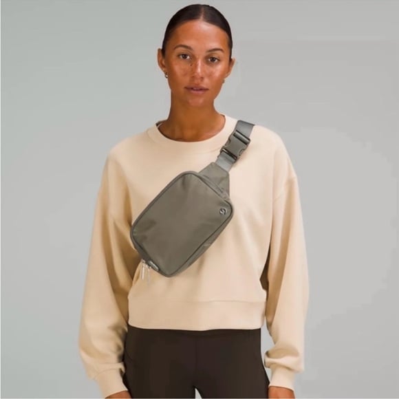 Lululemon Everywhere Belt Bag 2L Large Gray Sage