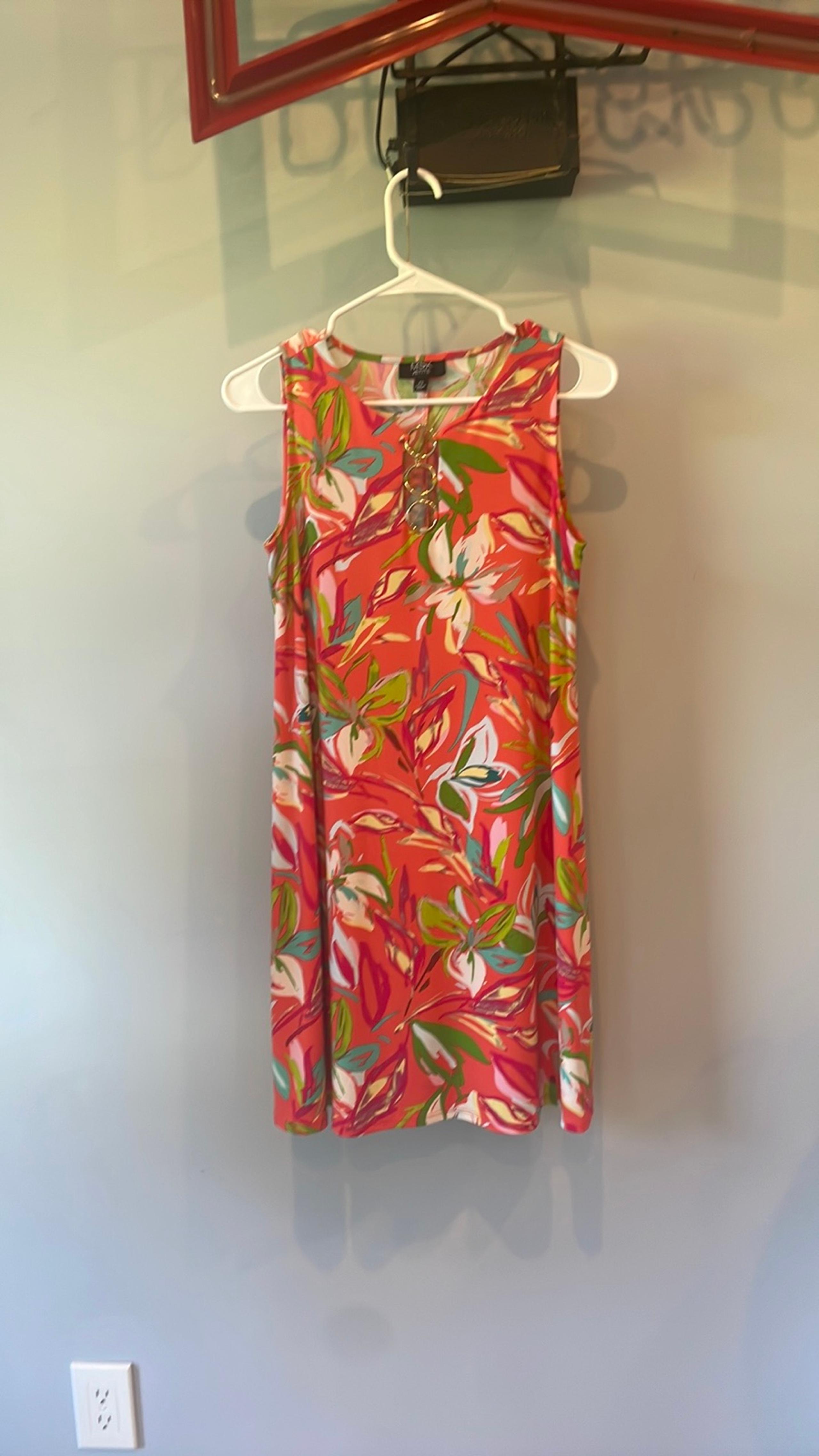 Energetic tropical vacation ready dress