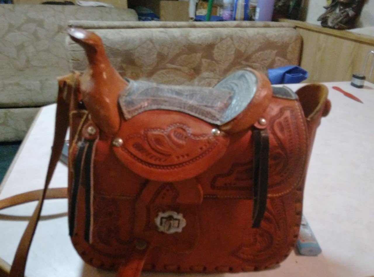 Saddle purse