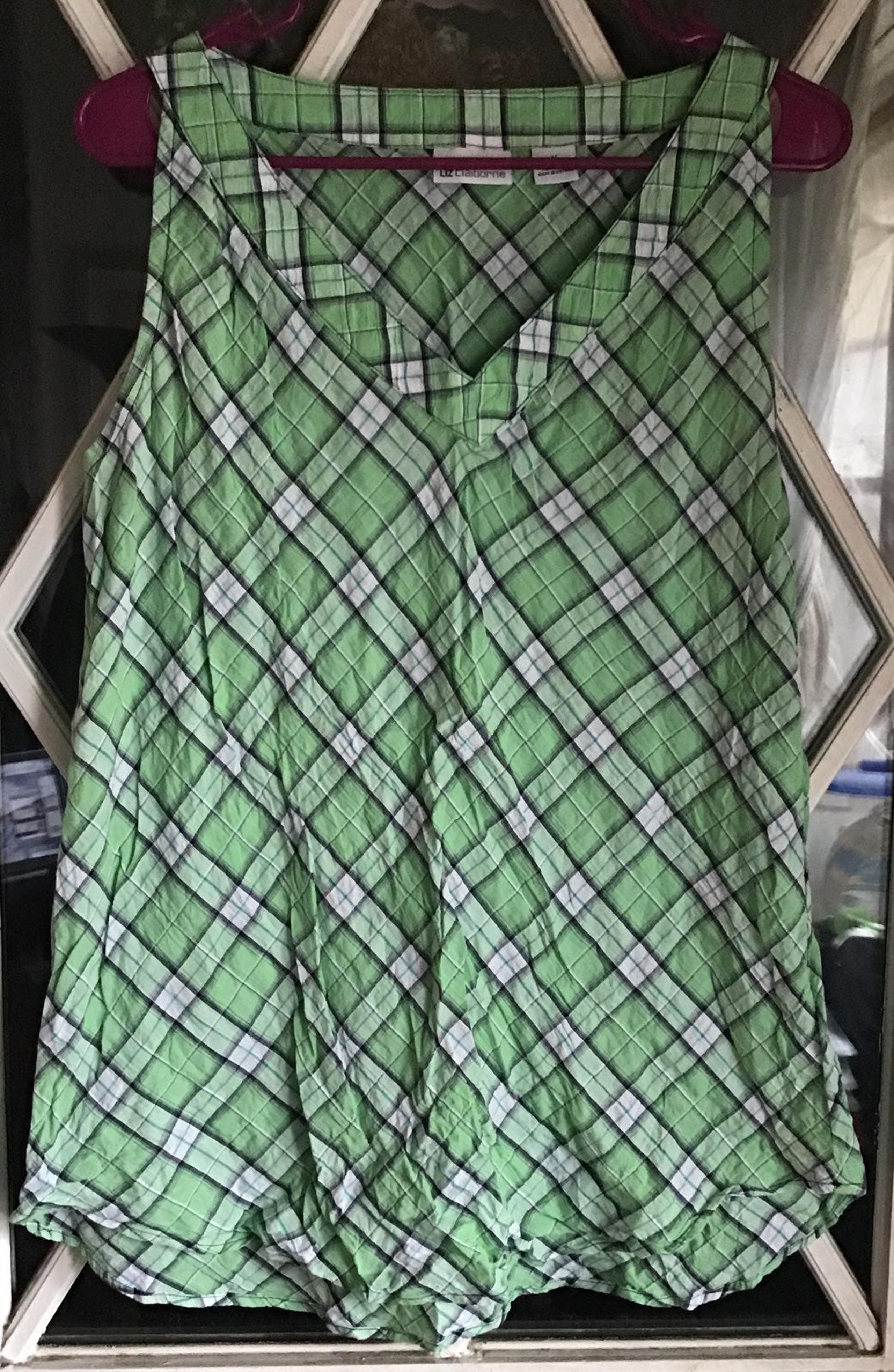 liz claiborne tank top meduim