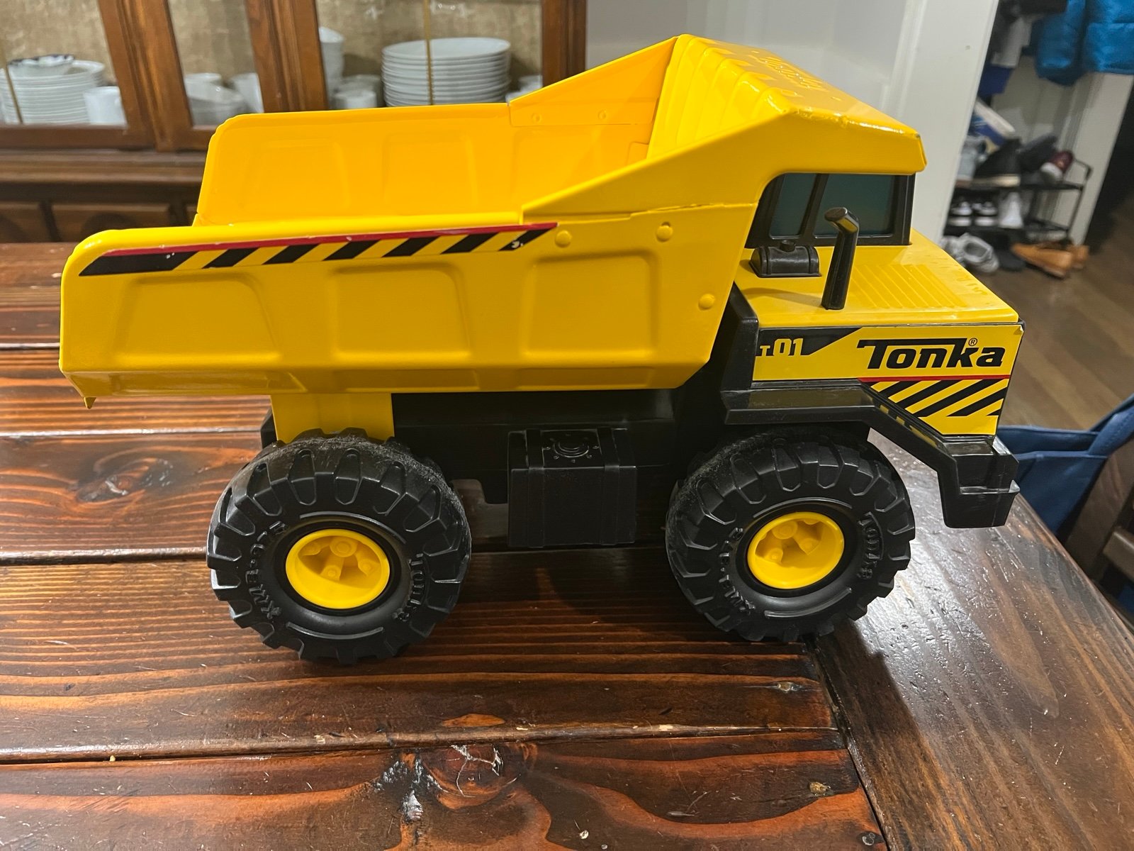 Tonka Classic Steel Mighty Dump Truck Vehicle Single Standard Packaging