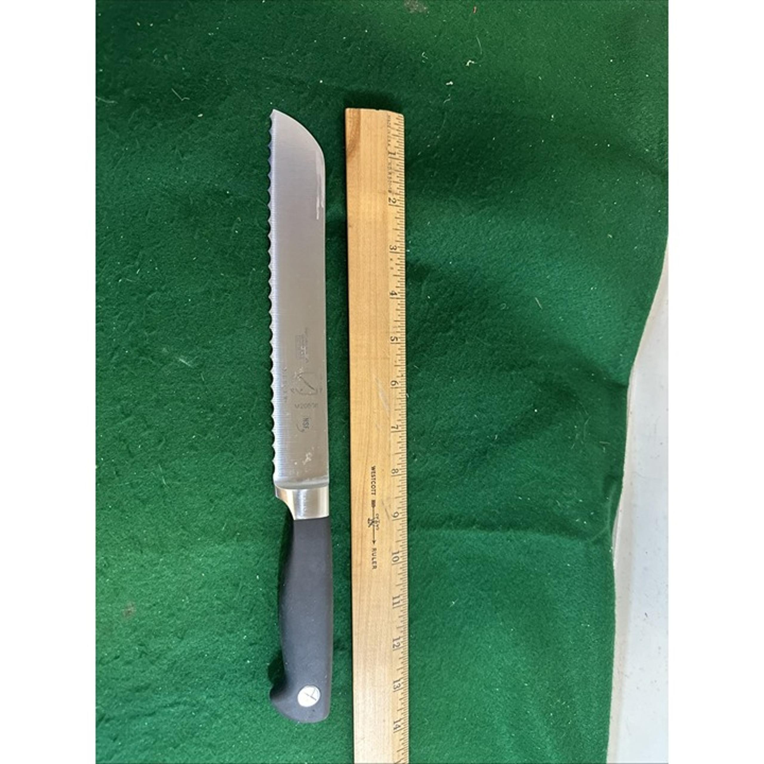 Mercer Culinary M20508 Genesis 8-Inch Bread Knife