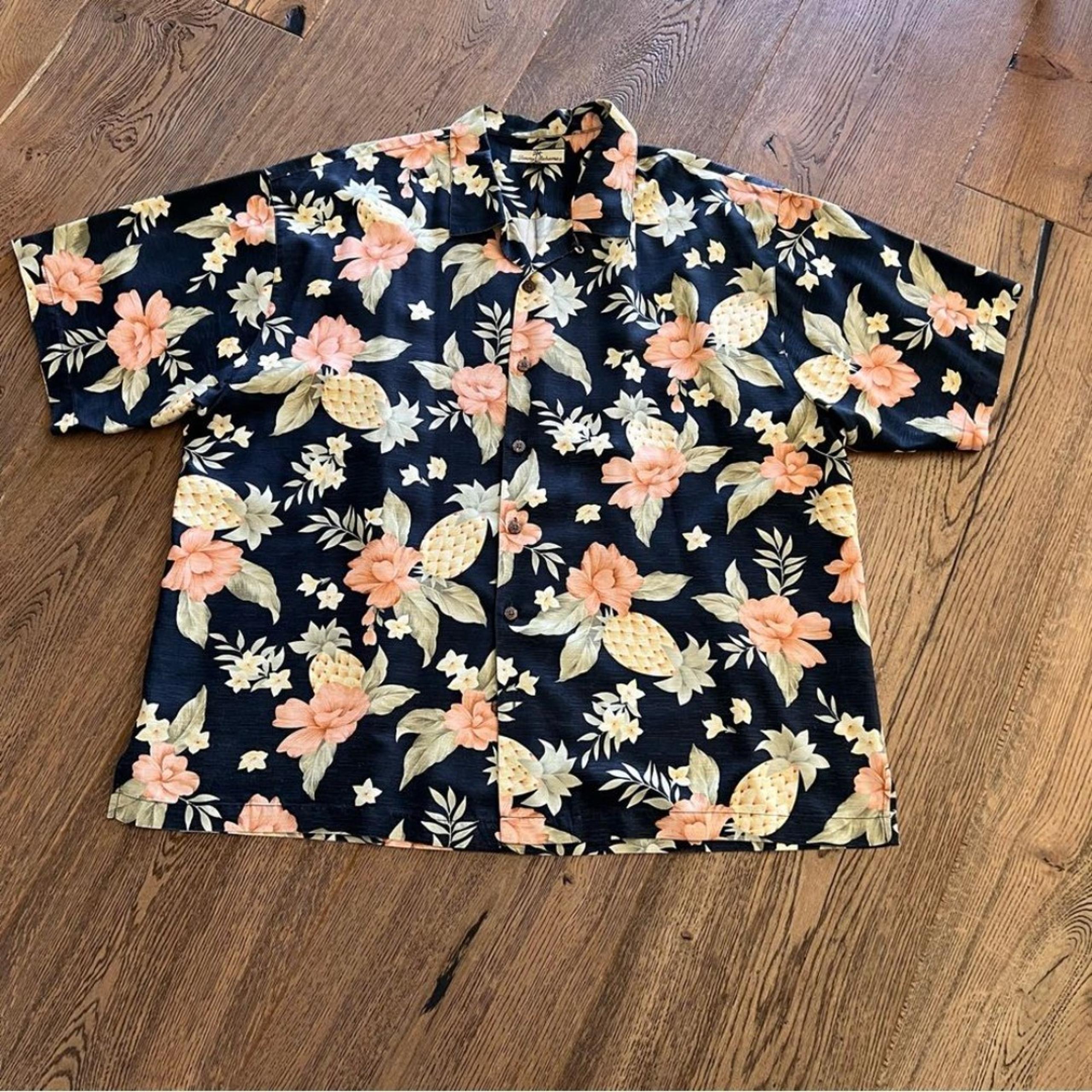 Tommy Bahama Black 100% silk  Button Down Shirt with Floral Design XXL