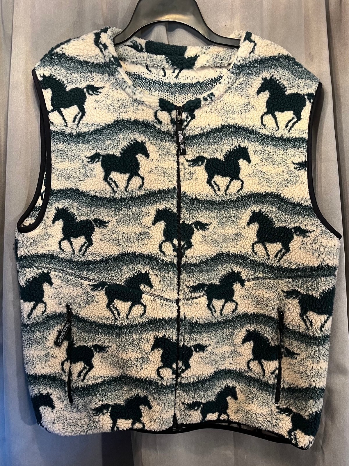 Black Diamond Fleece Horse Vest Green White Size Extra Large Made in USA