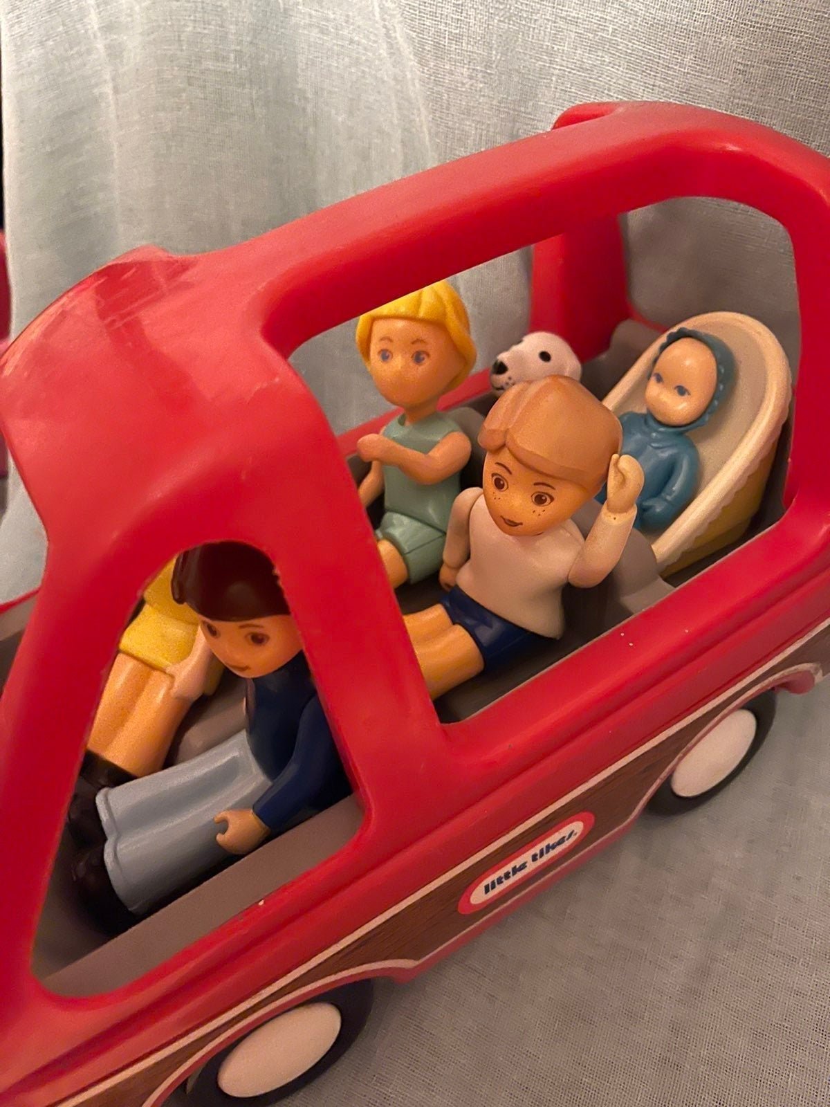 Little Tikes family van dollhouse figures baby dog