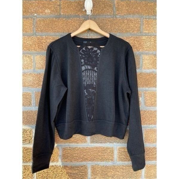 À La Garçonne. Pull over sweater large