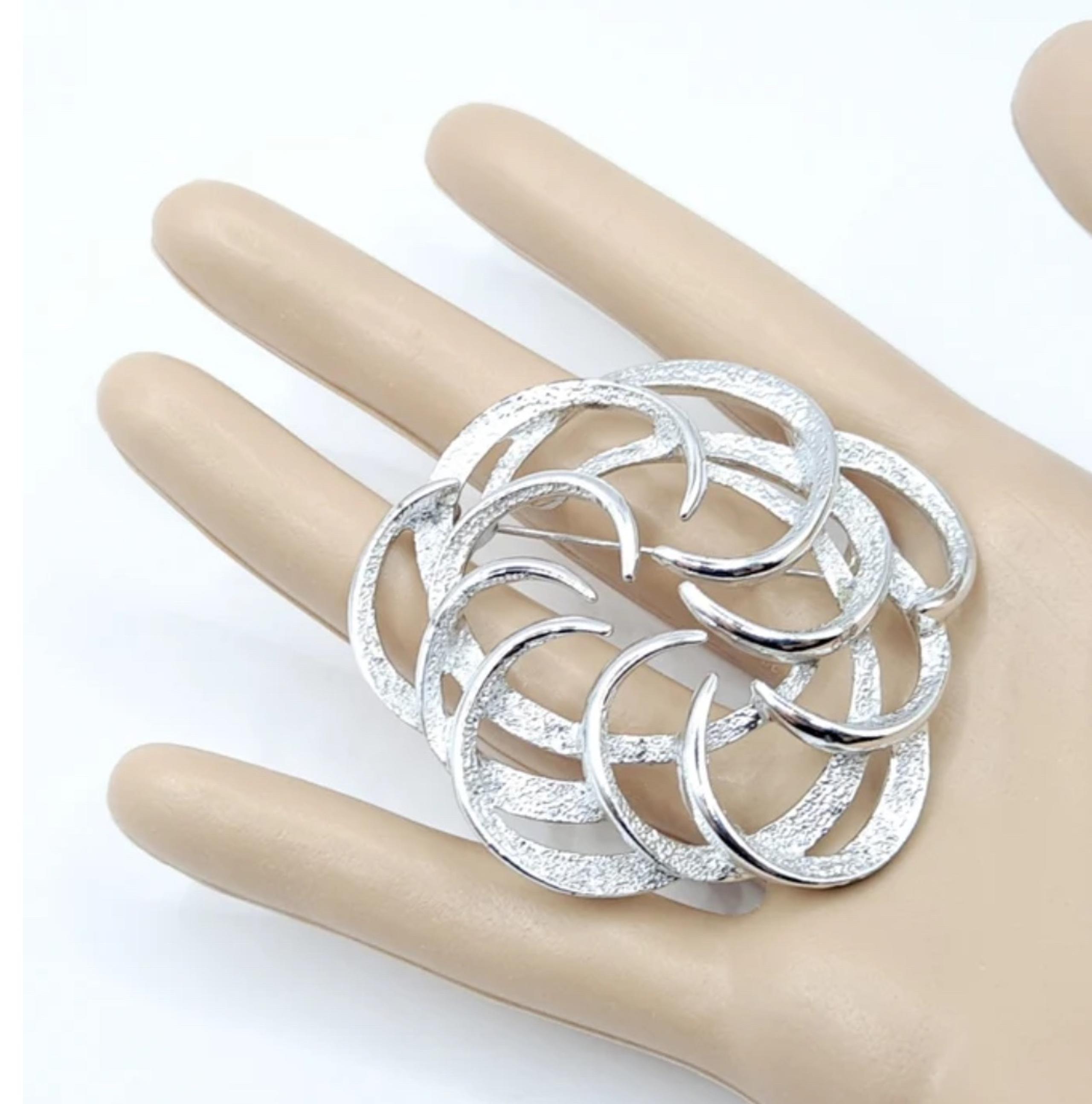 ◤ Vintage Sarah Coventry Silver Brooch - Bright Textured Silvertone Circular Pin