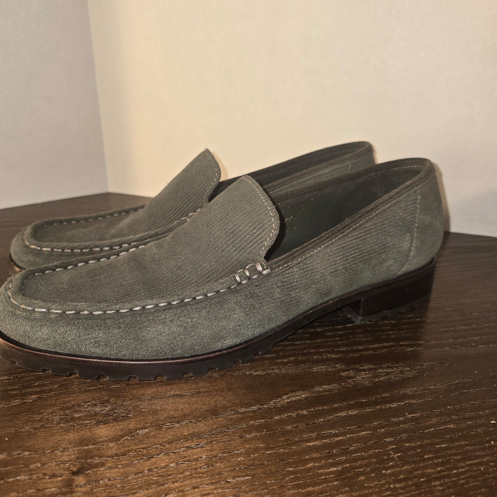 Talbots Women's Size 9.5 Corduroy Green Loafers Moccasins EUC