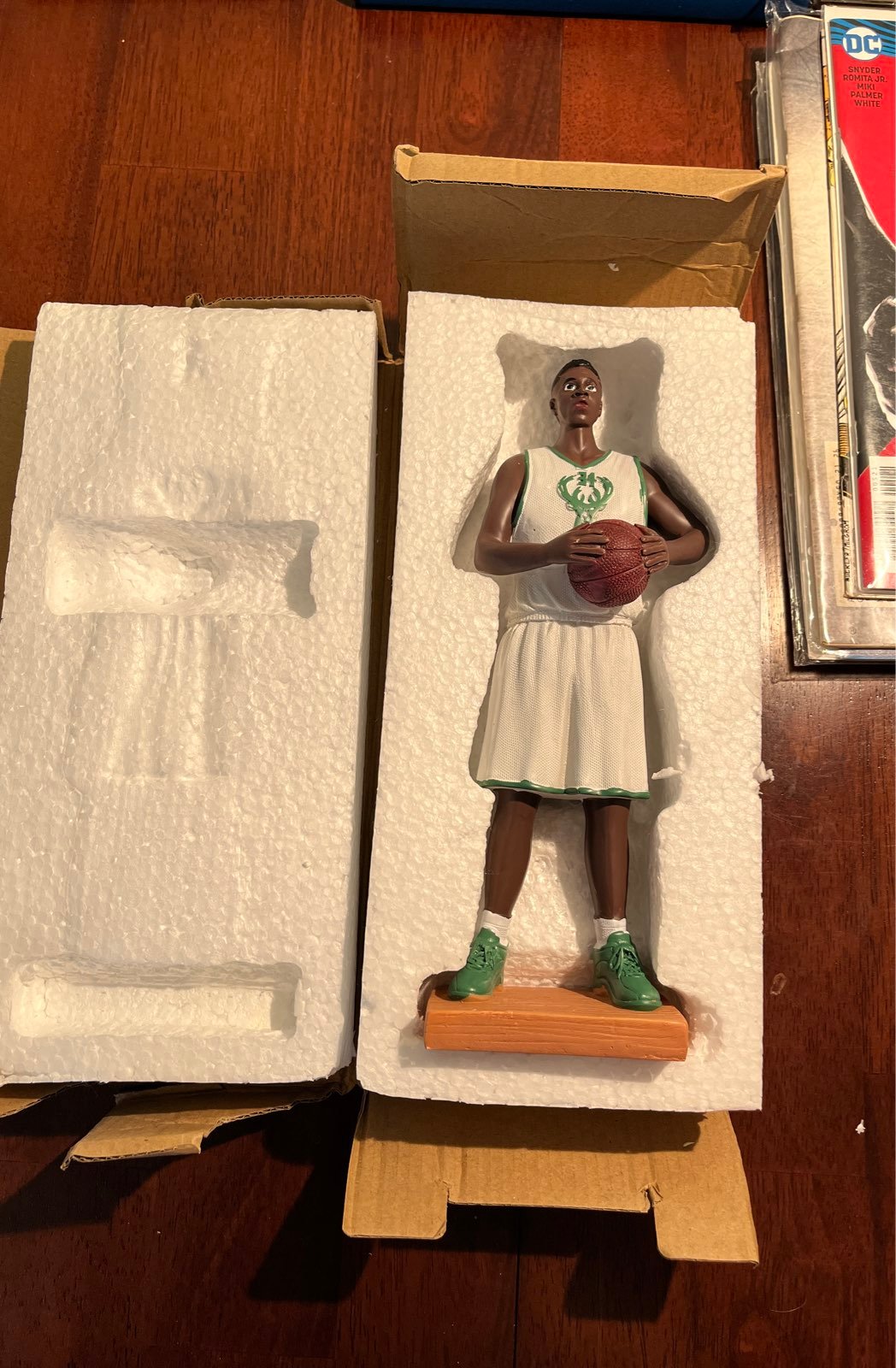 Giannis Antetokounmpo 10 Statue Milwaukee Bucks NBA