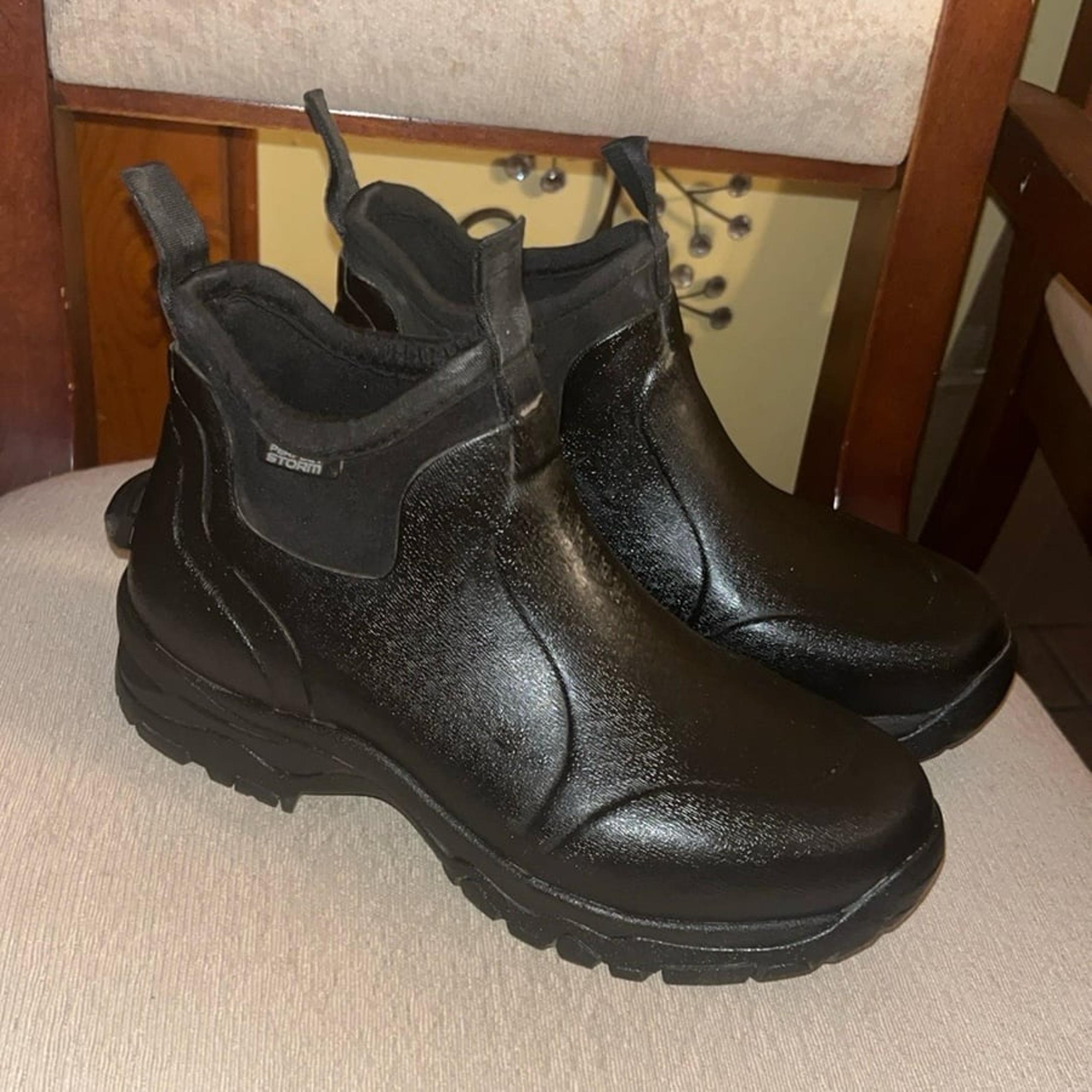 Perfect Storm  Boots size 8