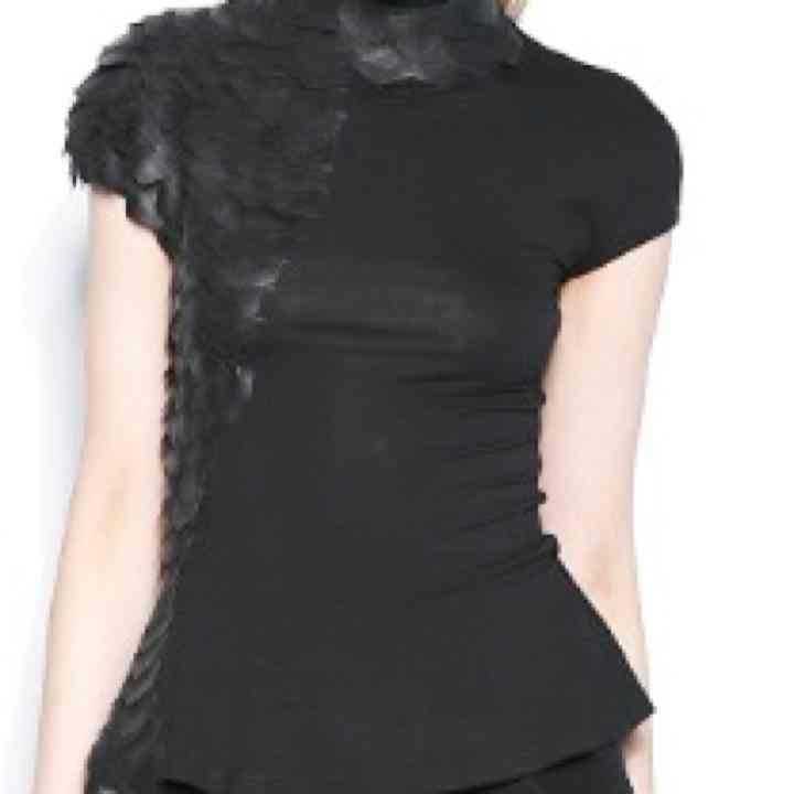 White short sleeve turtle neck shirt
