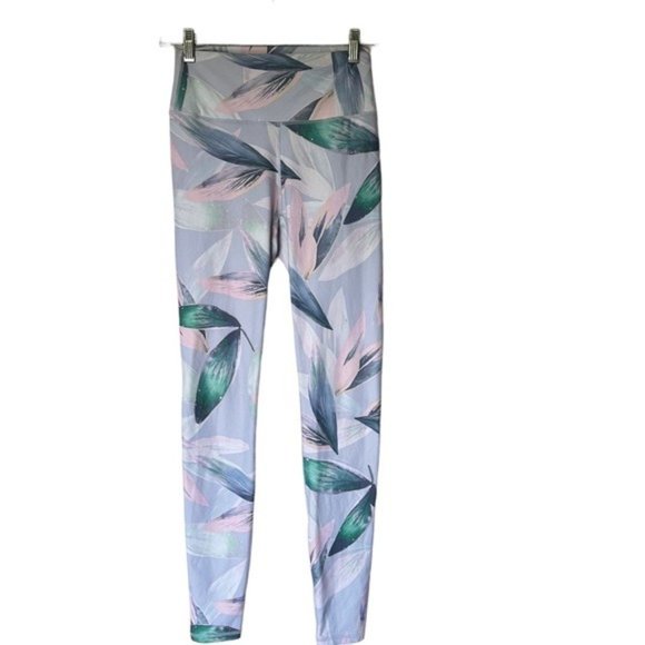 Fabletics High Waisted Tropical Lavender Purple Print Powerhold Leggings…